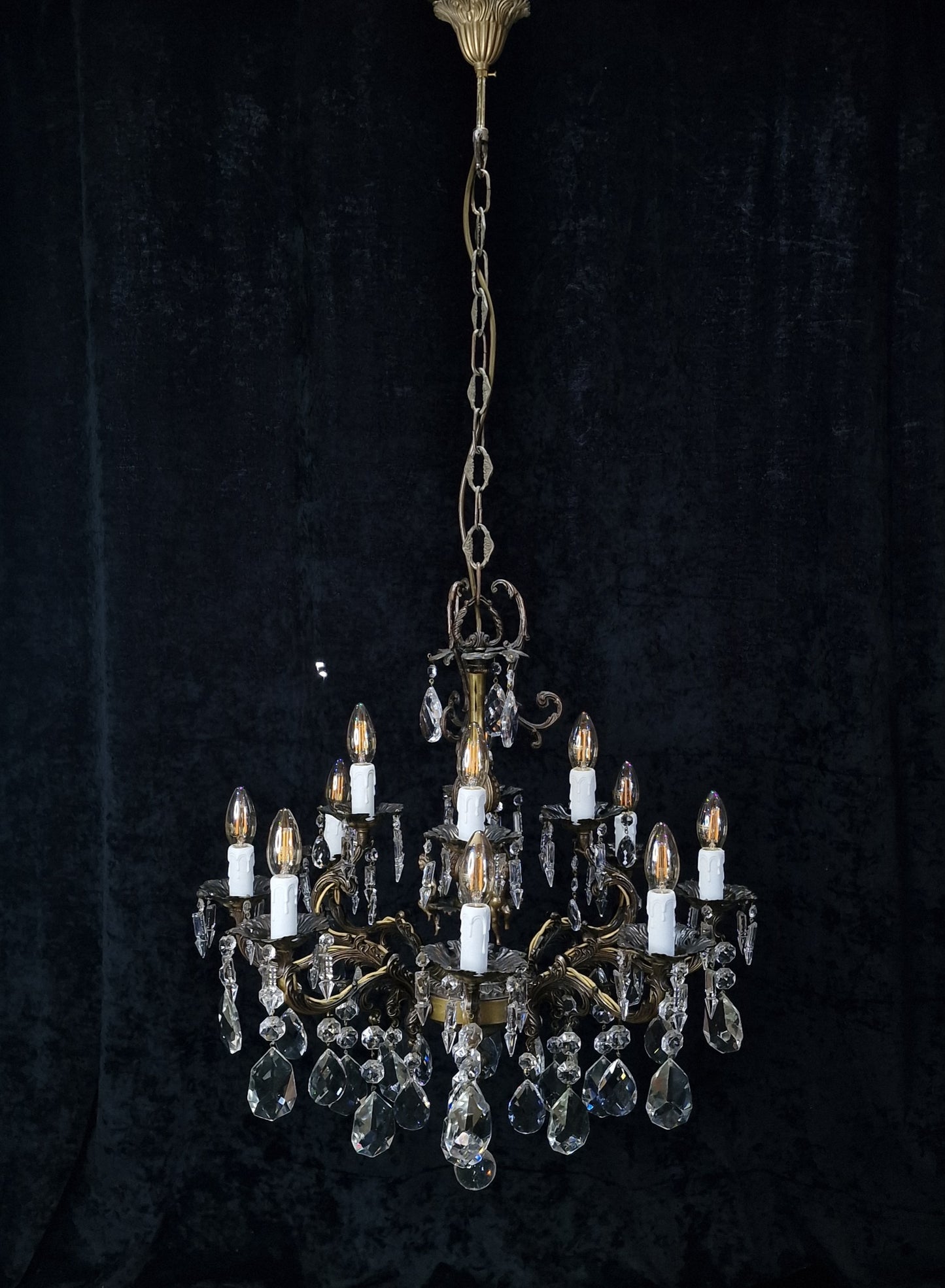 Beautiful Vintage French 8 Arm 12 Light Brass Crystal Cherub Chandelier Ceiling