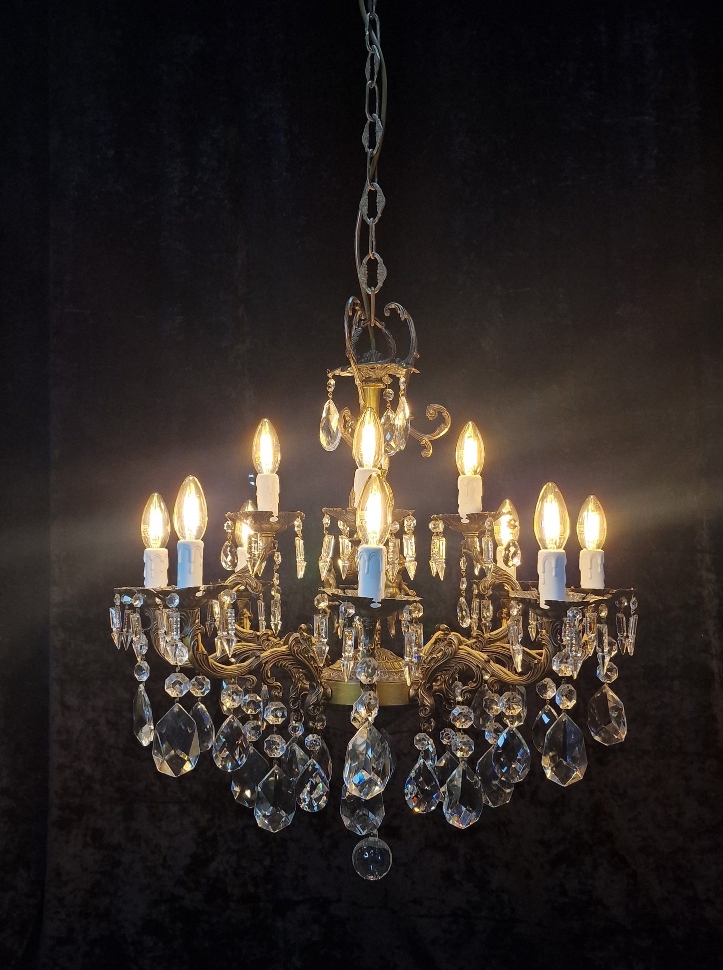 Beautiful Vintage French 8 Arm 12 Light Brass Crystal Cherub Chandelier Ceiling