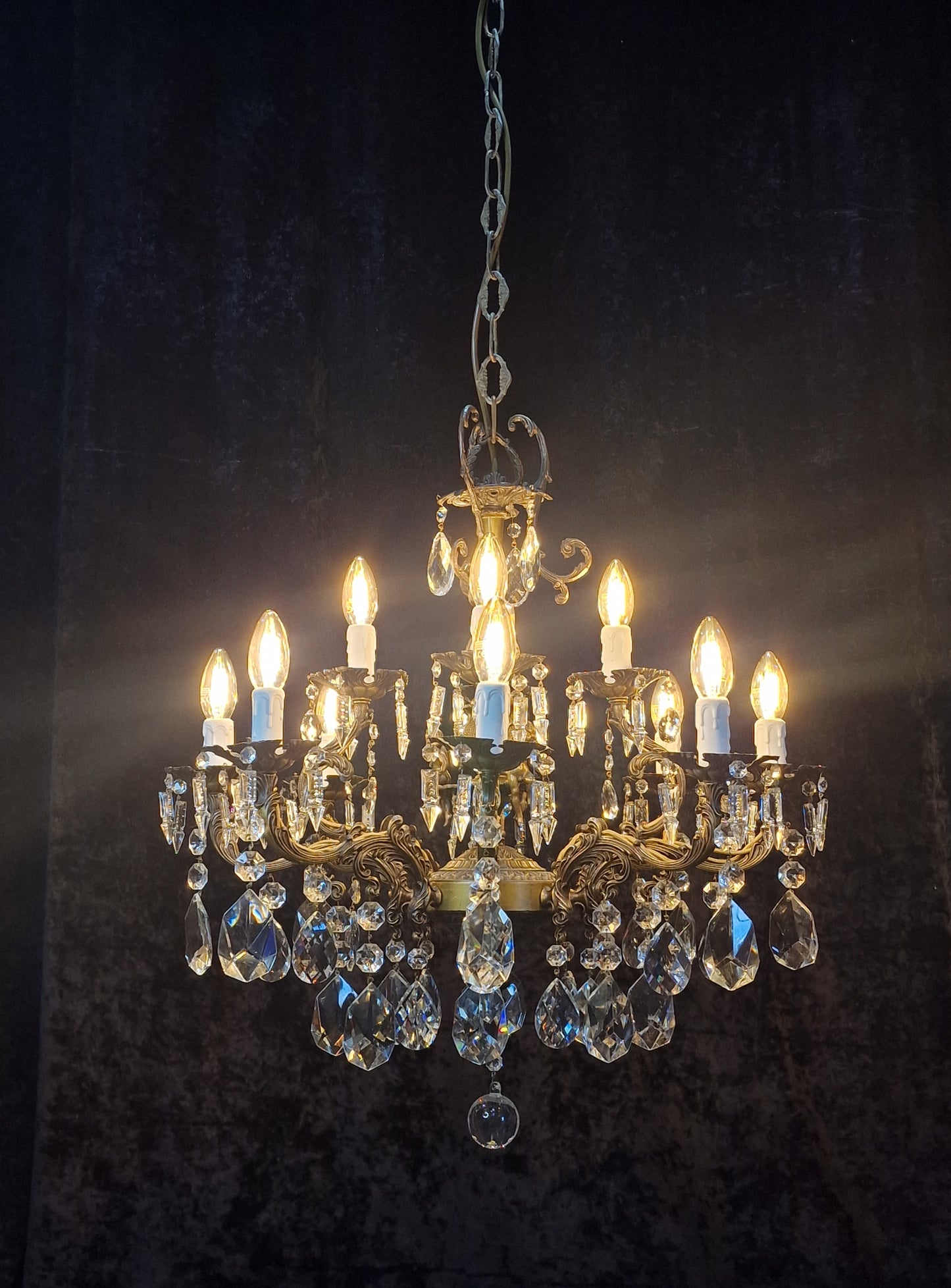 Beautiful Vintage French 8 Arm 12 Light Brass Crystal Cherub Chandelier Ceiling