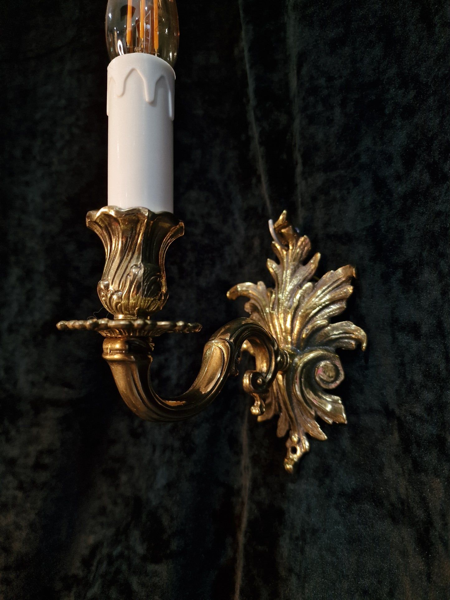 Traditional Pair of Vintage French Rococo Style Single-Arm Brass Wall Sconces