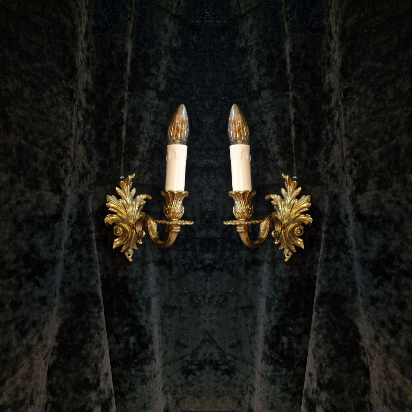 Traditional Pair of Vintage French Rococo Style Single-Arm Brass Wall Sconces