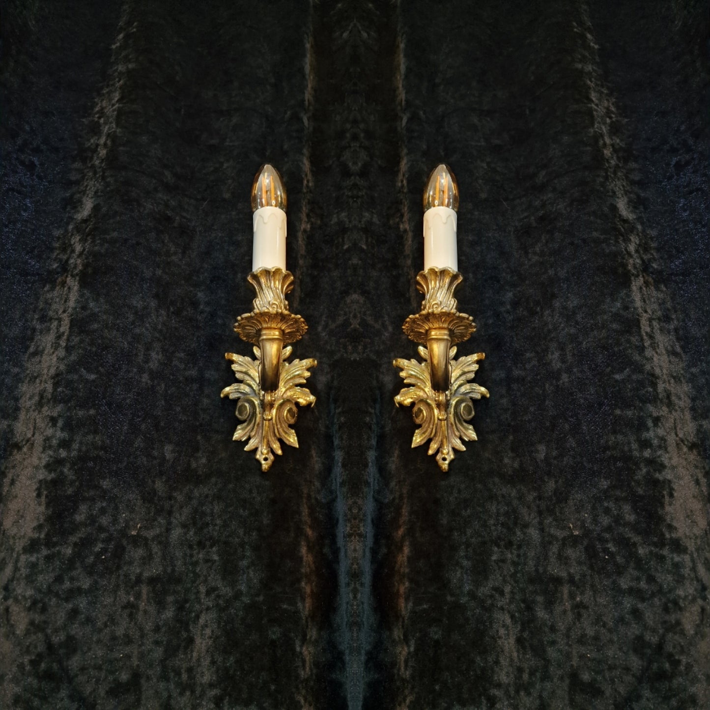 Traditional Pair of Vintage French Rococo Style Single-Arm Brass Wall Sconces