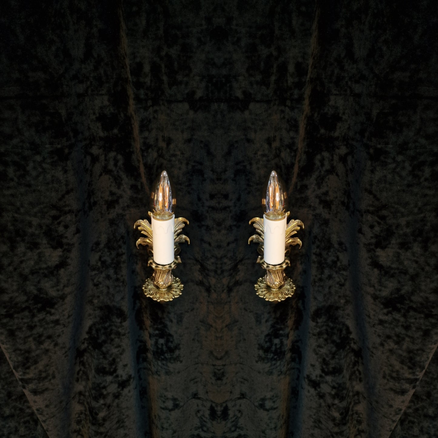 Traditional Pair of Vintage French Rococo Style Single-Arm Brass Wall Sconces