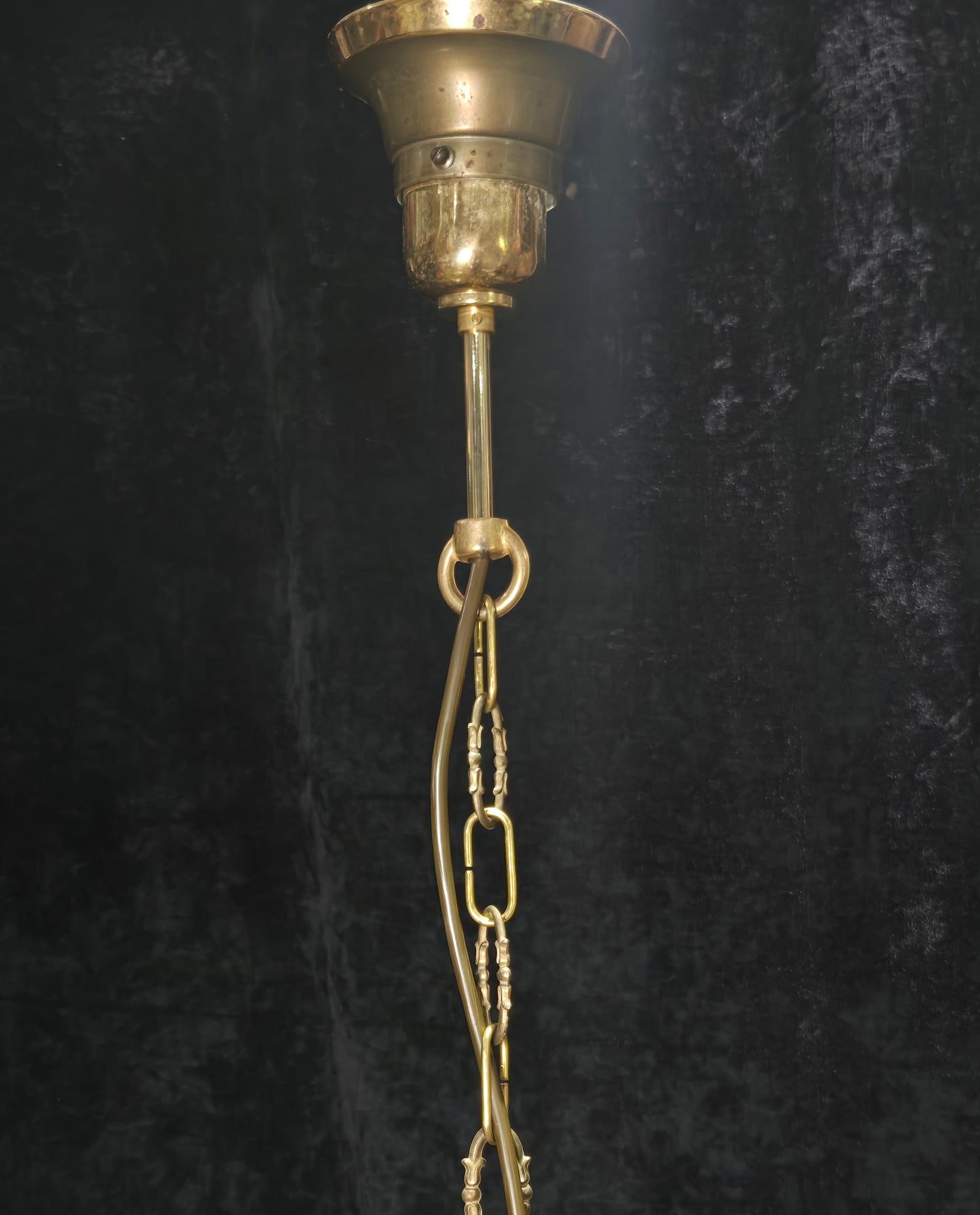 Classical Vintage Polished Brass Large 8 Arm Flemish Style Chandelier Light
