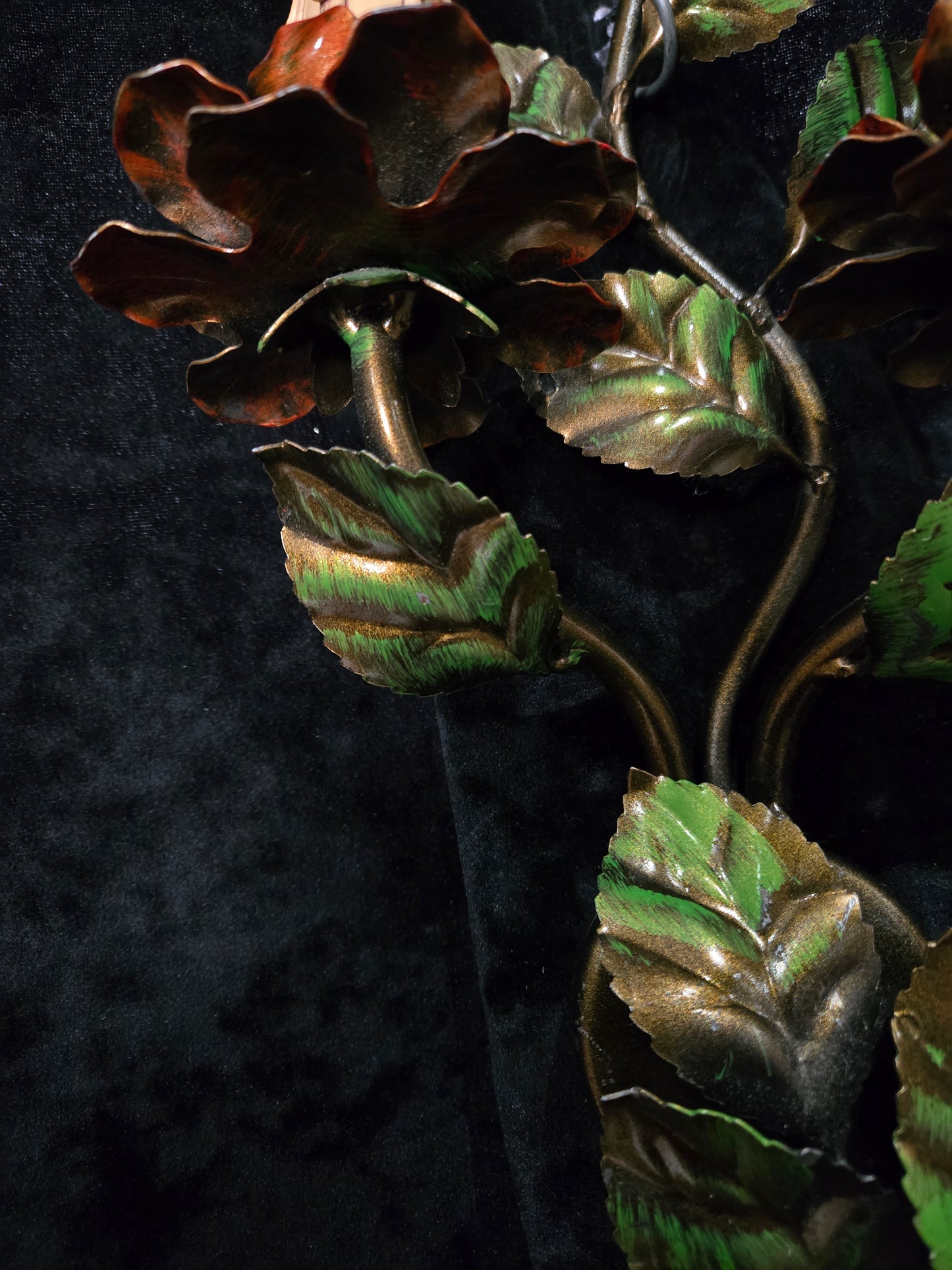 Beautiful Pair Vintage Italian Toleware Florentine Flower Leaf Sconces Lights