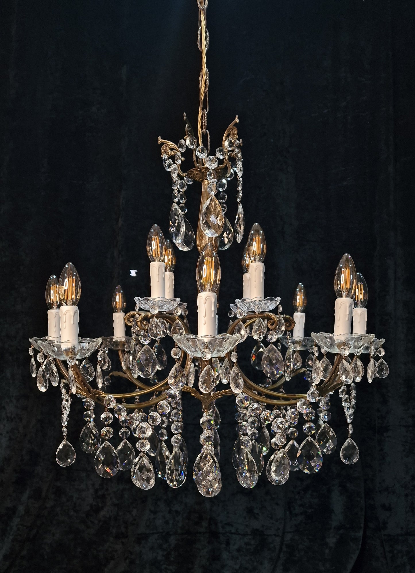 Beautiful Large Vintage Italian 8 Arm 12 Light Crystal and Brass Chandelier