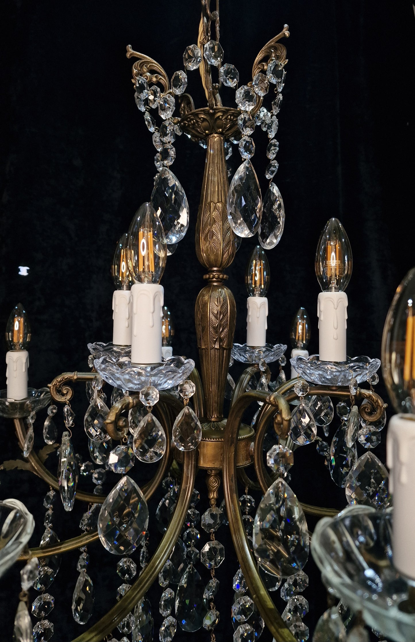 Beautiful Large Vintage Italian 8 Arm 12 Light Crystal and Brass Chandelier