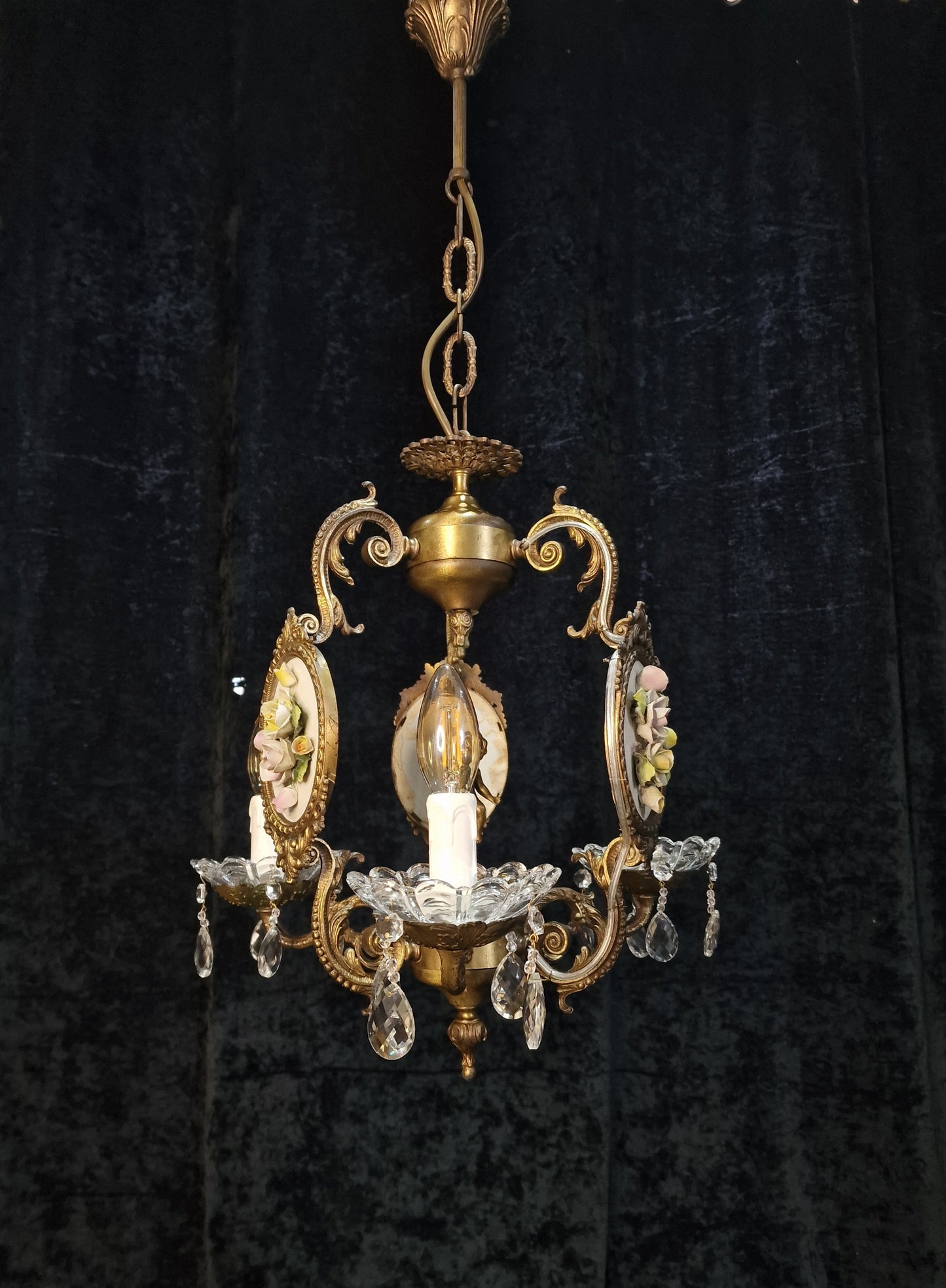Gorgeous Vintage Italian Cherub Capodimonte Brass Crystal 3 Arm Chandelier Light