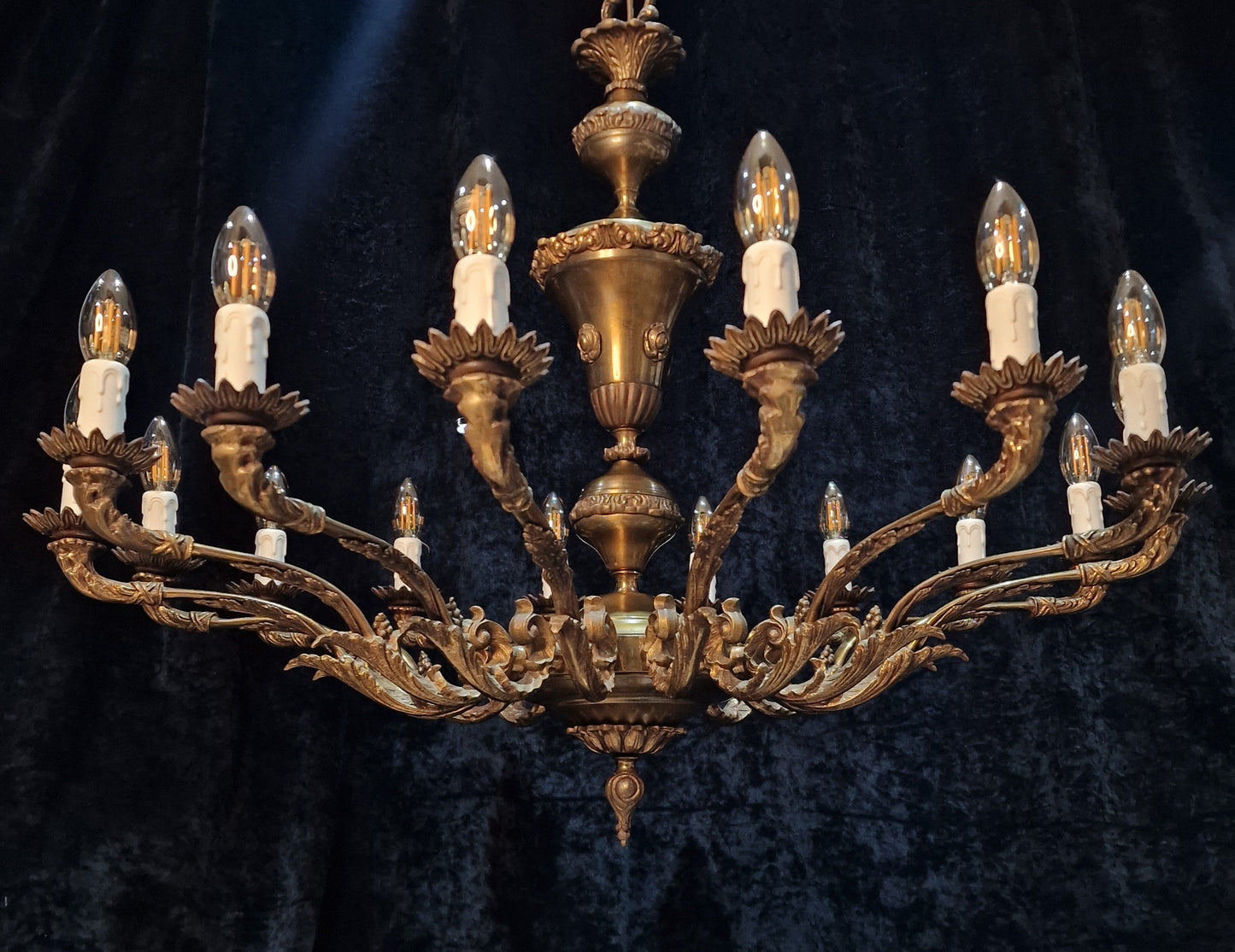 Stately Large Vintage Heavy Italian 16 Arm Brass Chandelier Ceiling Light