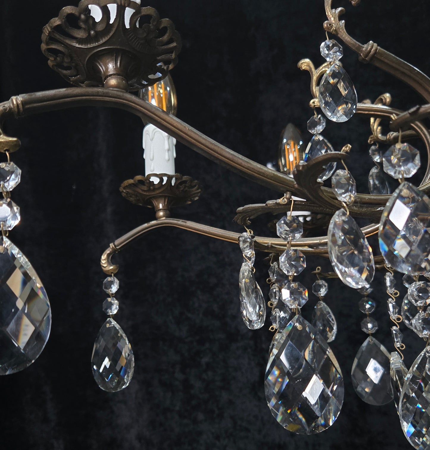 Gorgeous Vintage Italian 8 Arm Crystal Brass Leaf Chandelier Ceiling Light