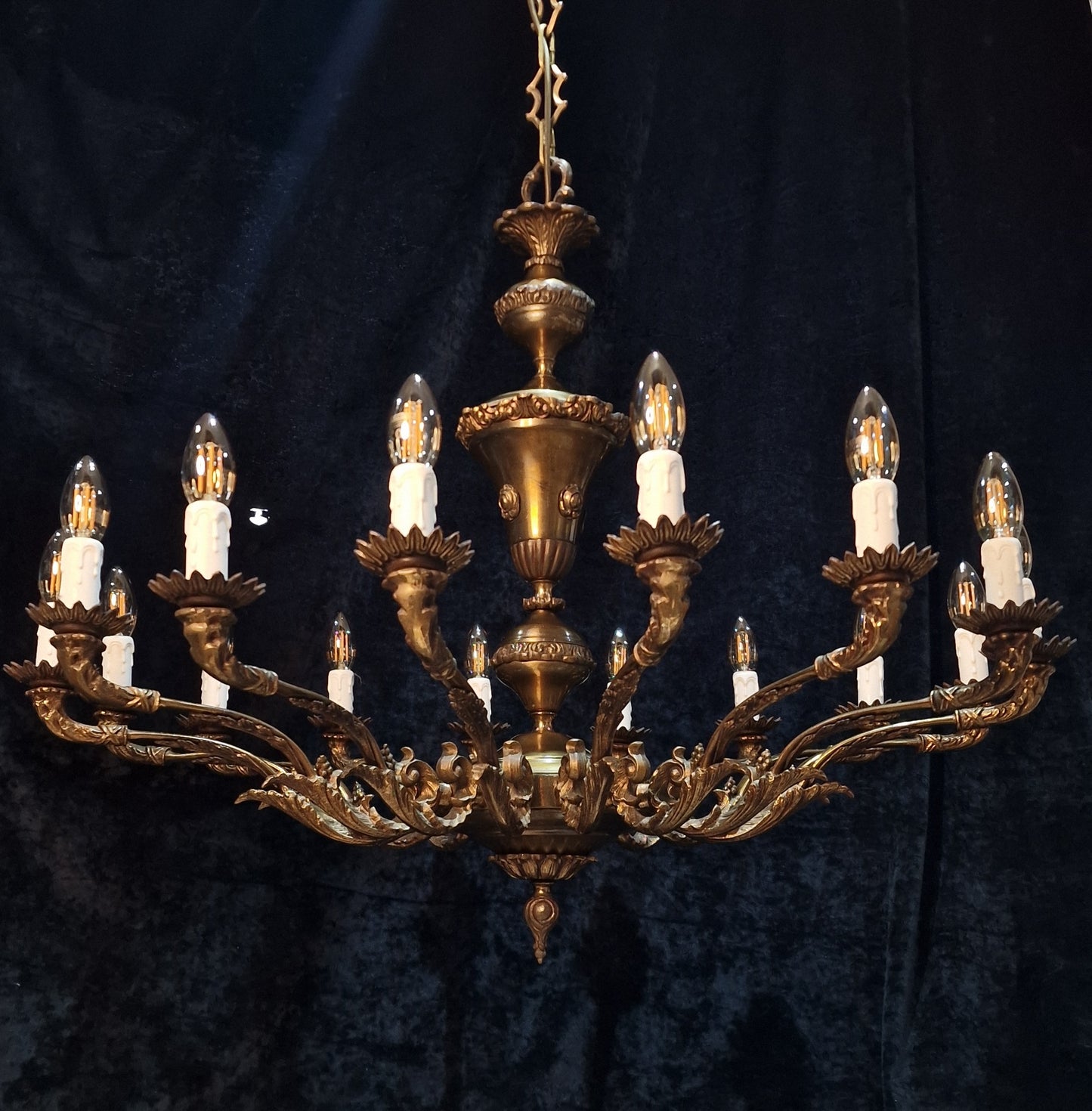 Stately Large Vintage Heavy Italian 16 Arm Brass Chandelier Ceiling Light