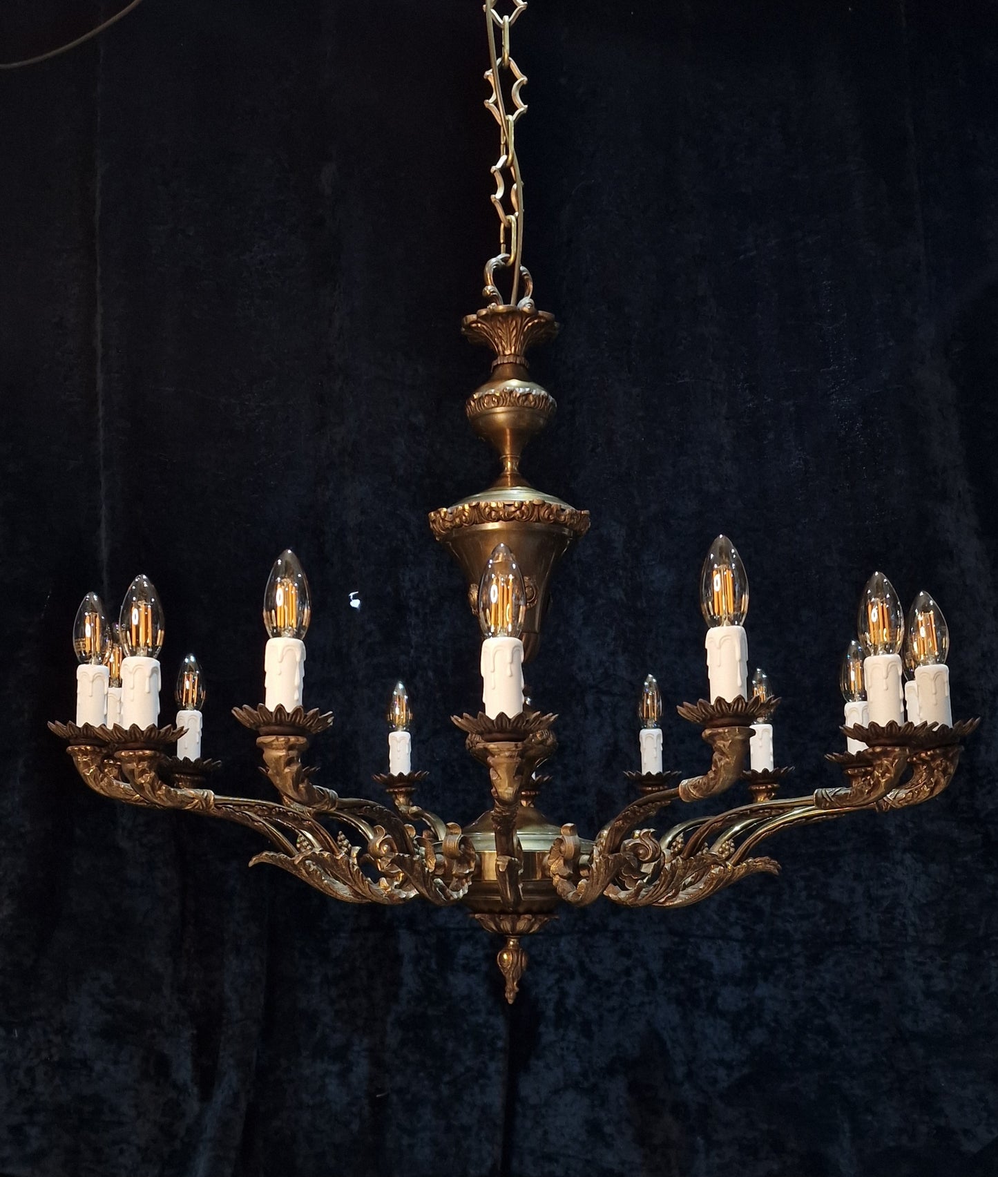 Stately Large Vintage Heavy Italian 16 Arm Brass Chandelier Ceiling Light