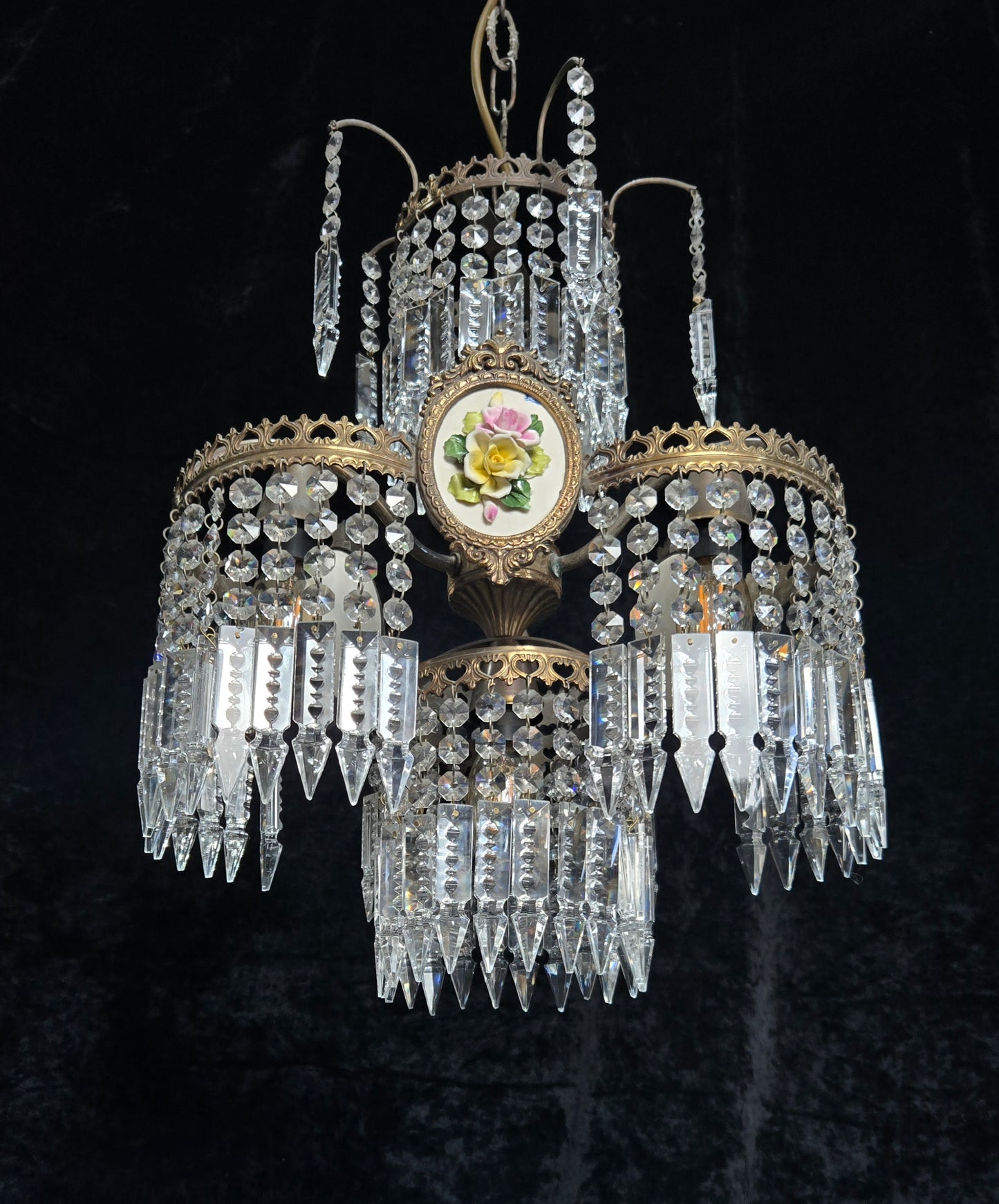 Beautiful Vintage Italian Capodimonte Flower Brass Crystal 4 Light Chandelier