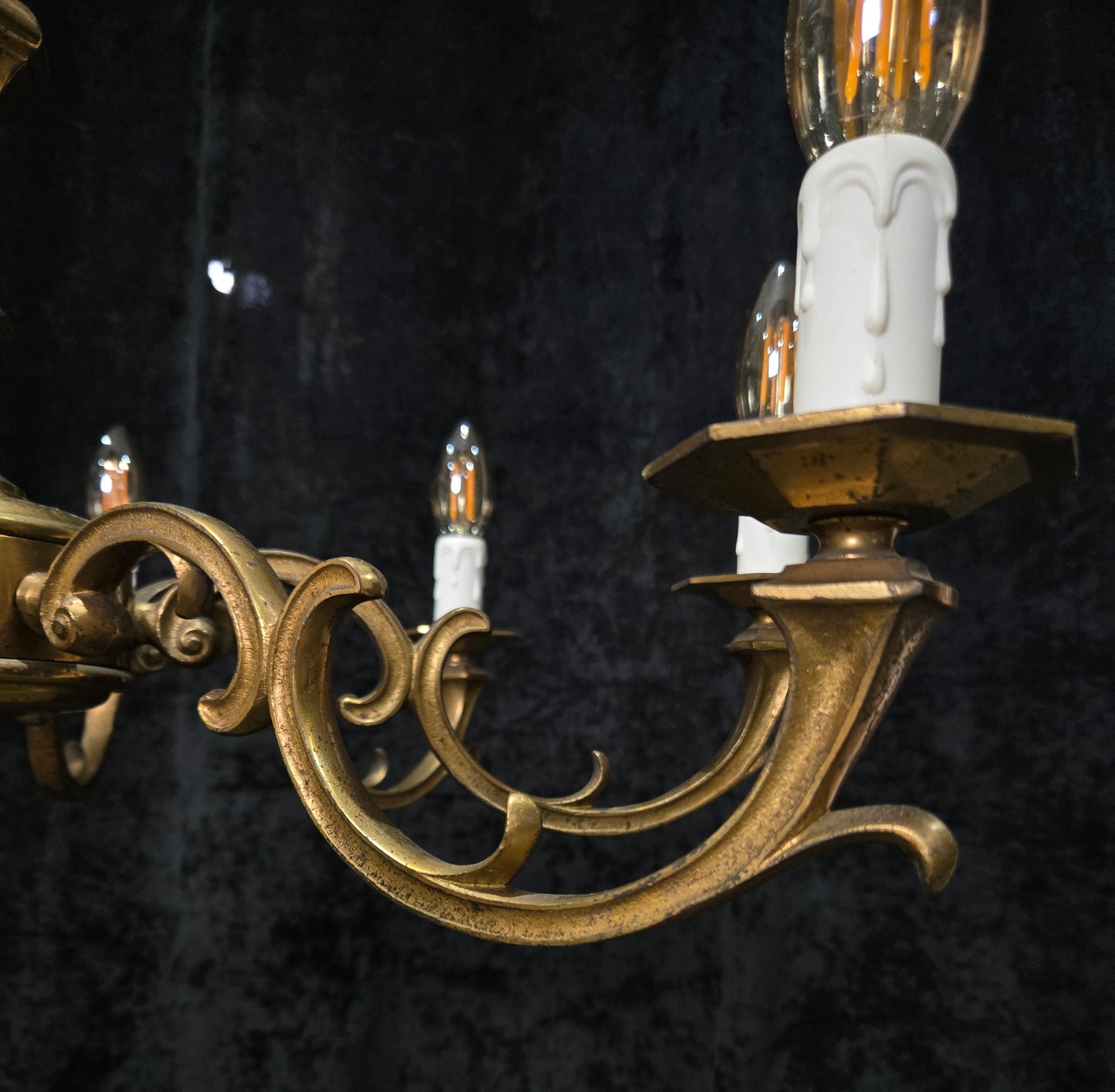 Traditional Heavy Vintage Dutch 8 Arm Brass Gothic Style Chandelier Light