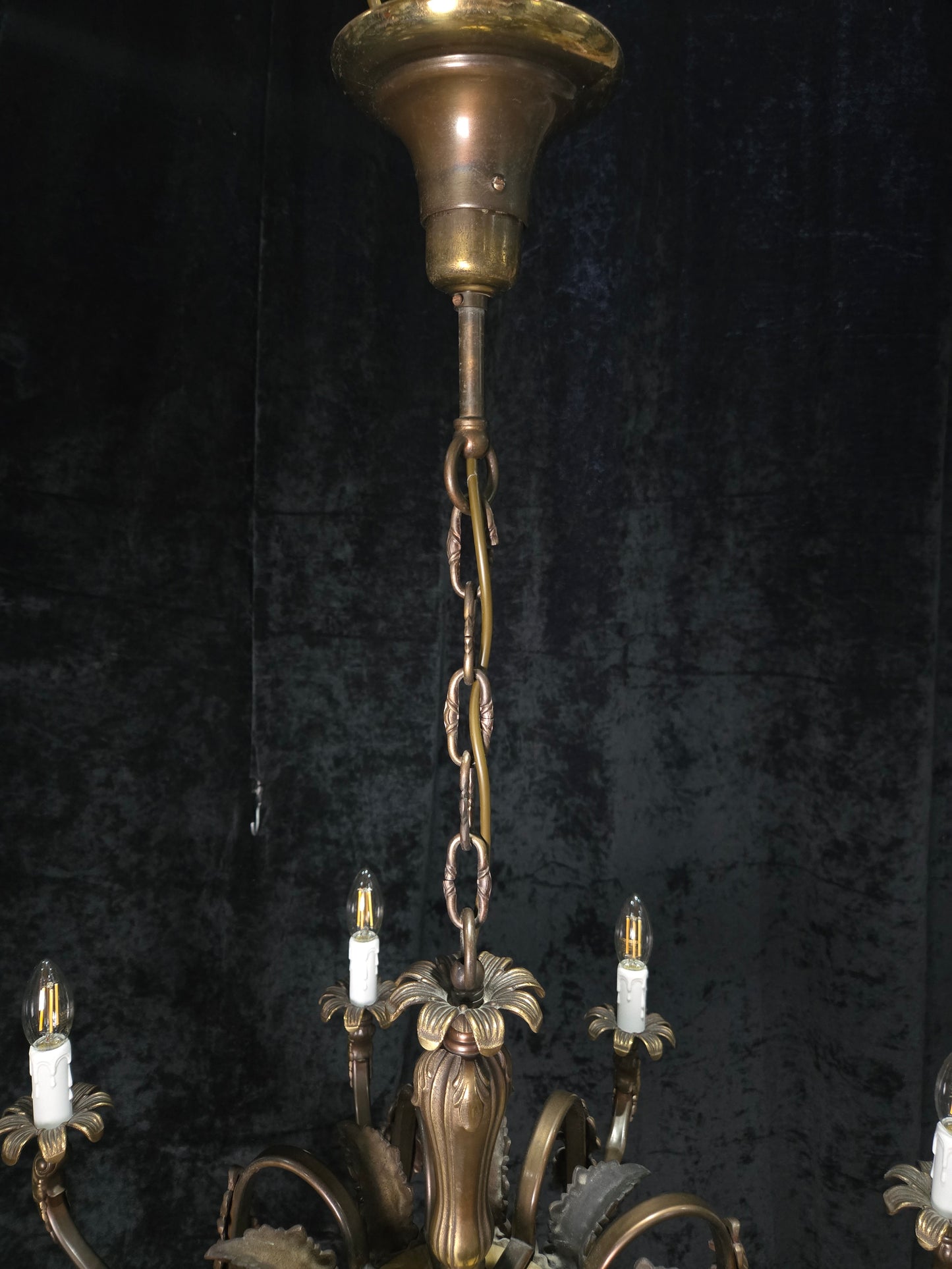 Traditional Large Vintage Italian 8 Arm Brass Chandelier Ceiling Light