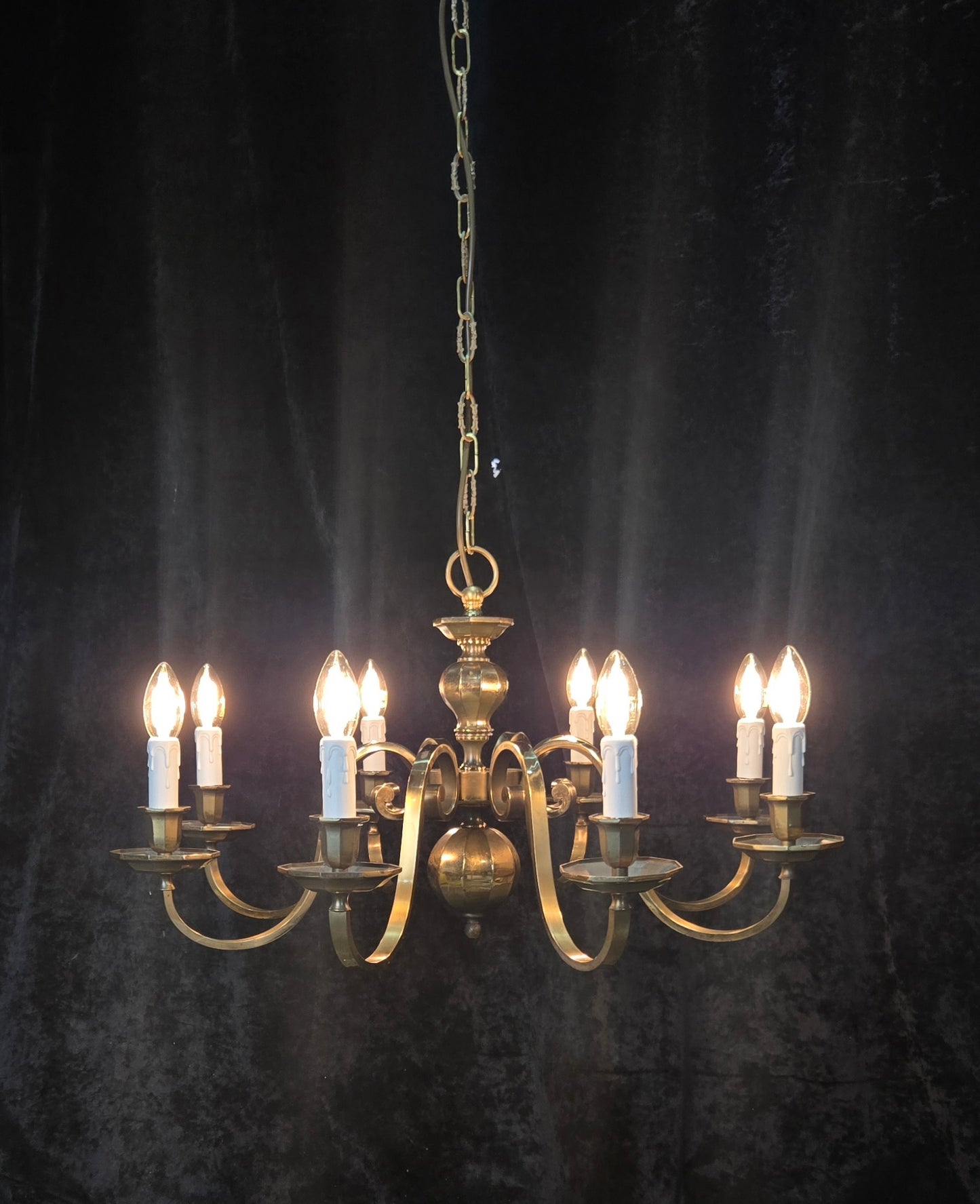 Classical Vintage Polished Brass Large 8 Arm Flemish Style Chandelier Light