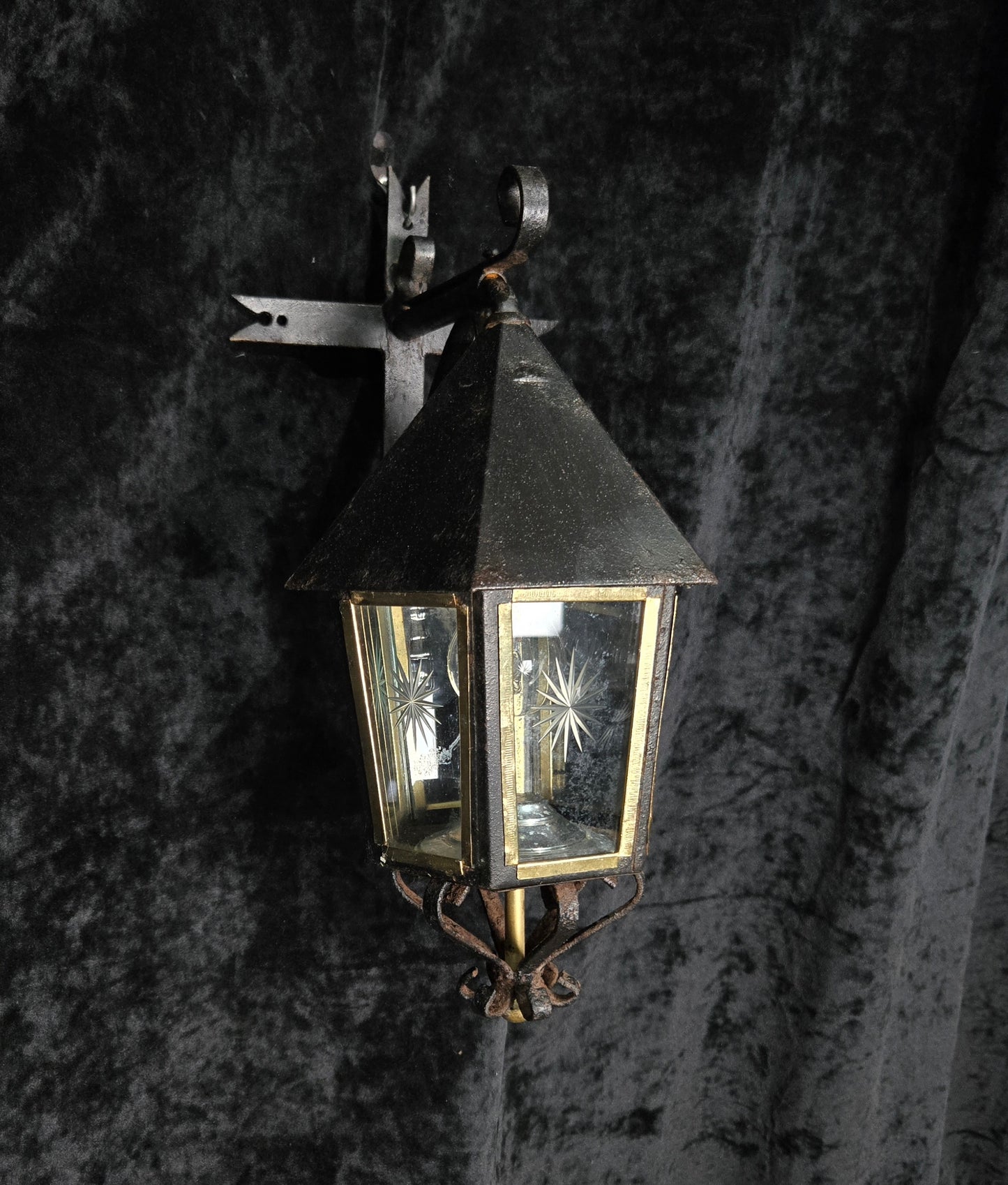 Traditional Antique Wrought Iron Starburst Cut Glass Outdoor Wall Lantern Light
