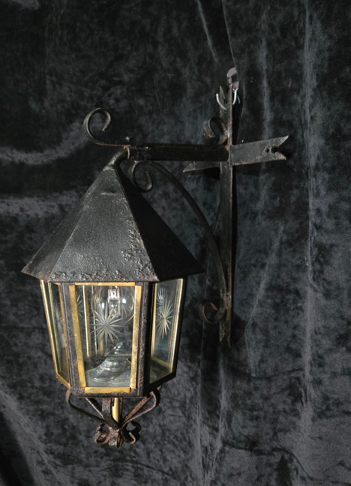 Traditional Antique Wrought Iron Starburst Cut Glass Outdoor Wall Lantern Light