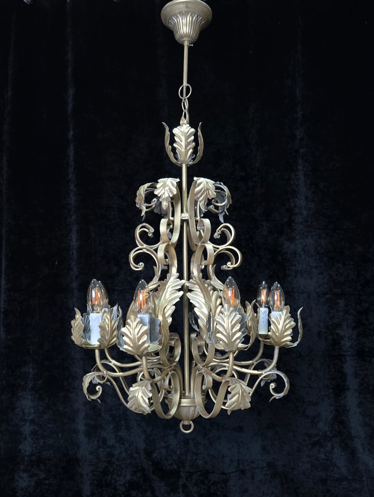 Stunning Heavy Large 8 Arm Wrought Iron Gilded Italian Chandelier Ceiling Light