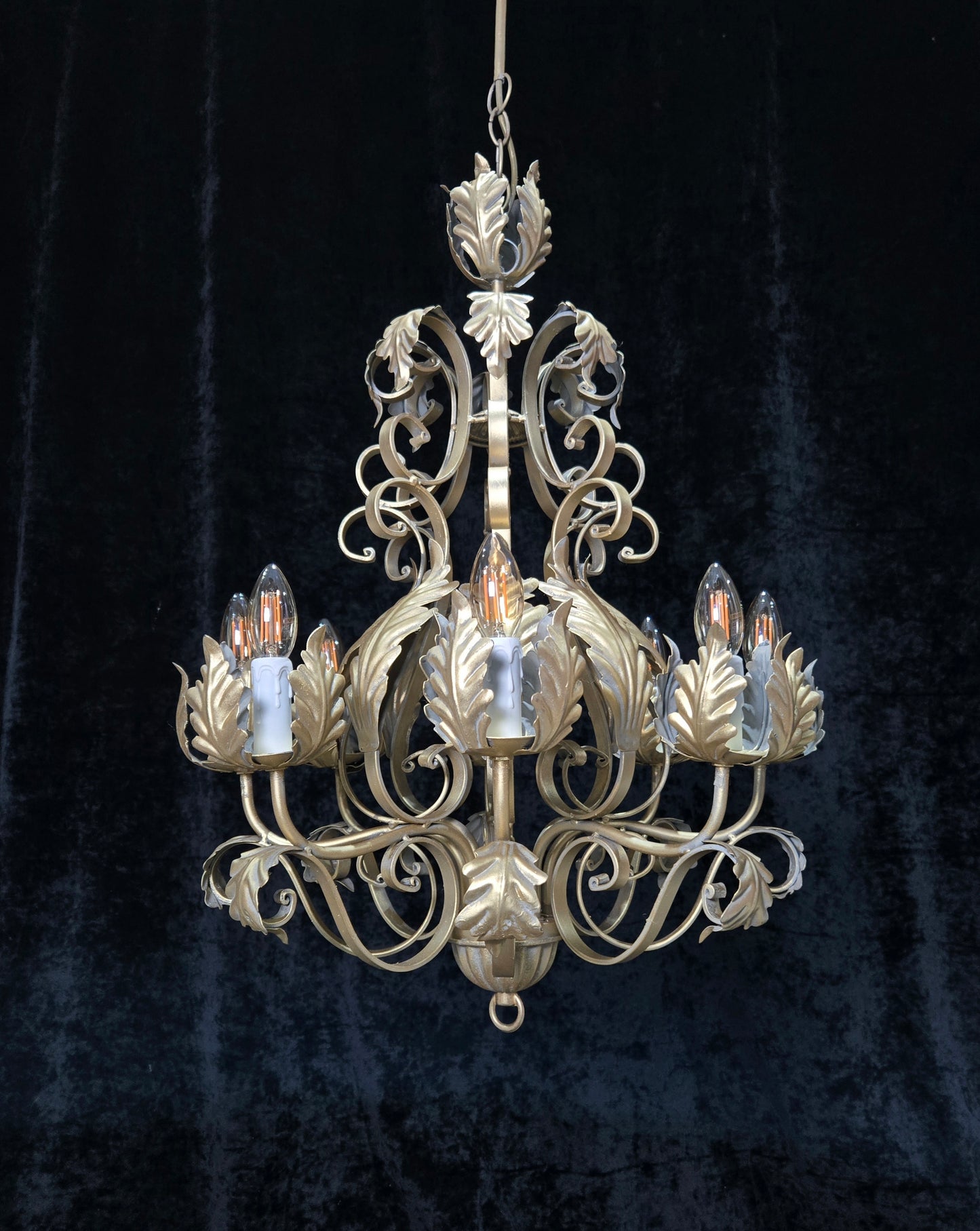 Stunning Heavy Large 8 Arm Wrought Iron Gilded Italian Chandelier Ceiling Light