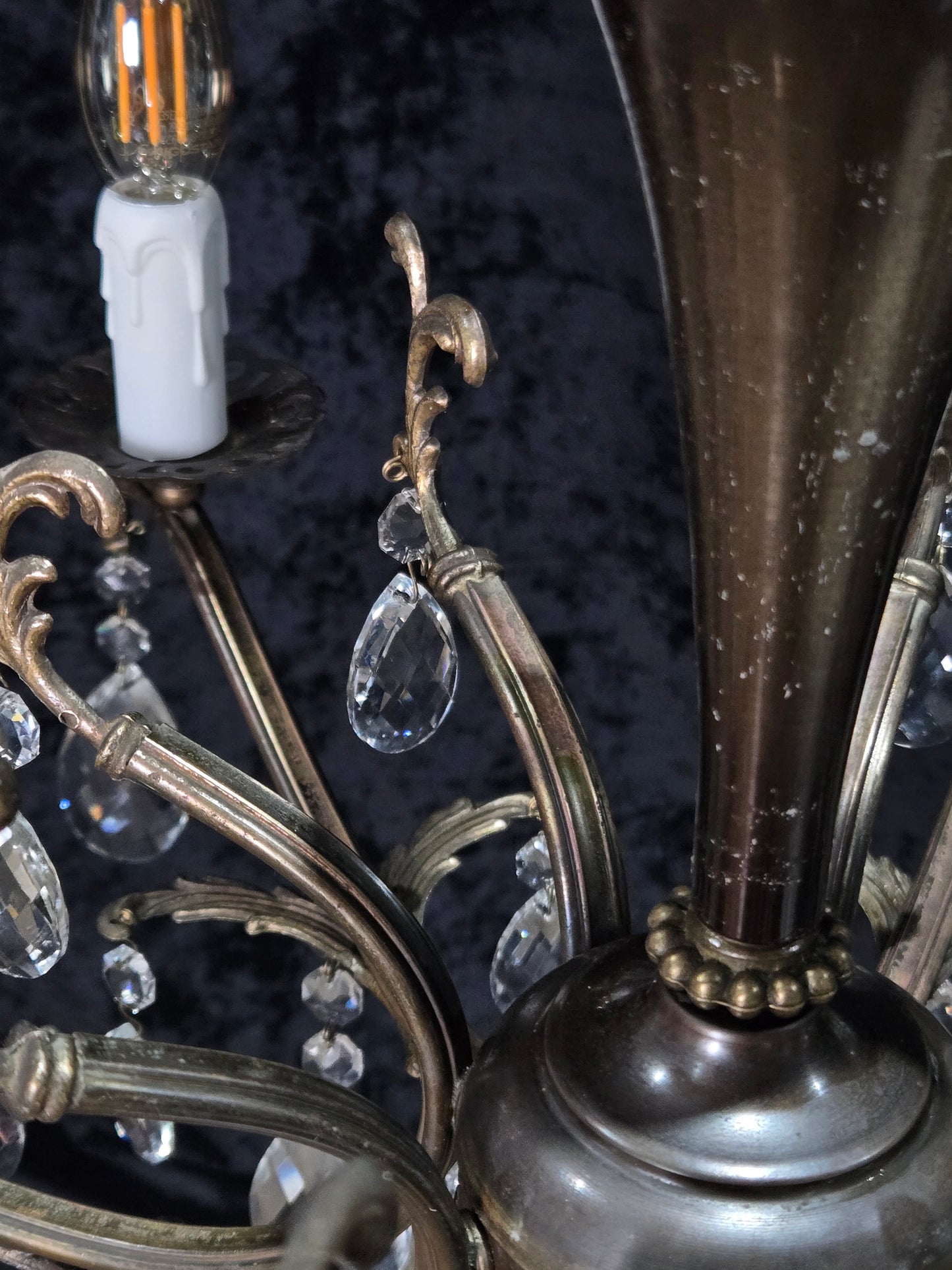 Gorgeous Vintage Italian 8 Arm Crystal Brass Leaf Chandelier Ceiling Light