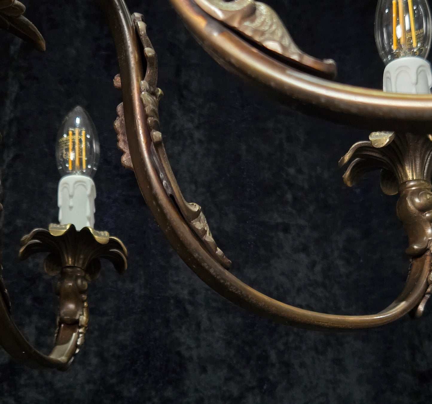Traditional Large Vintage Italian 8 Arm Brass Chandelier Ceiling Light