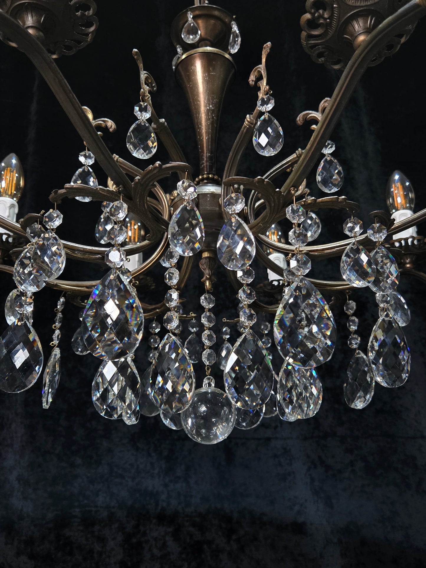 Gorgeous Vintage Italian 8 Arm Crystal Brass Leaf Chandelier Ceiling Light