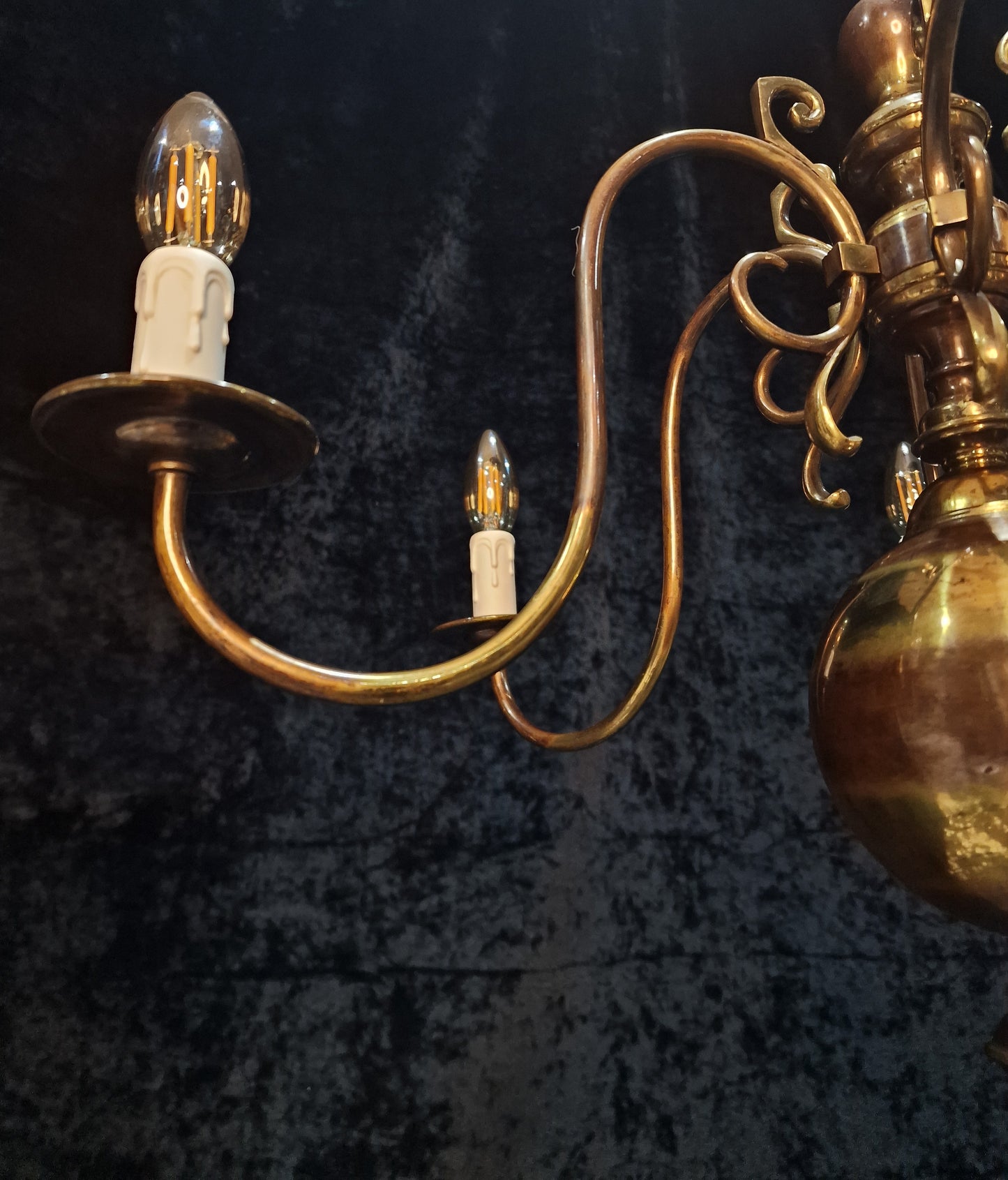 Classical Elegant Vintage 6 Arm Brass Flemish Chandelier Ceiling Light