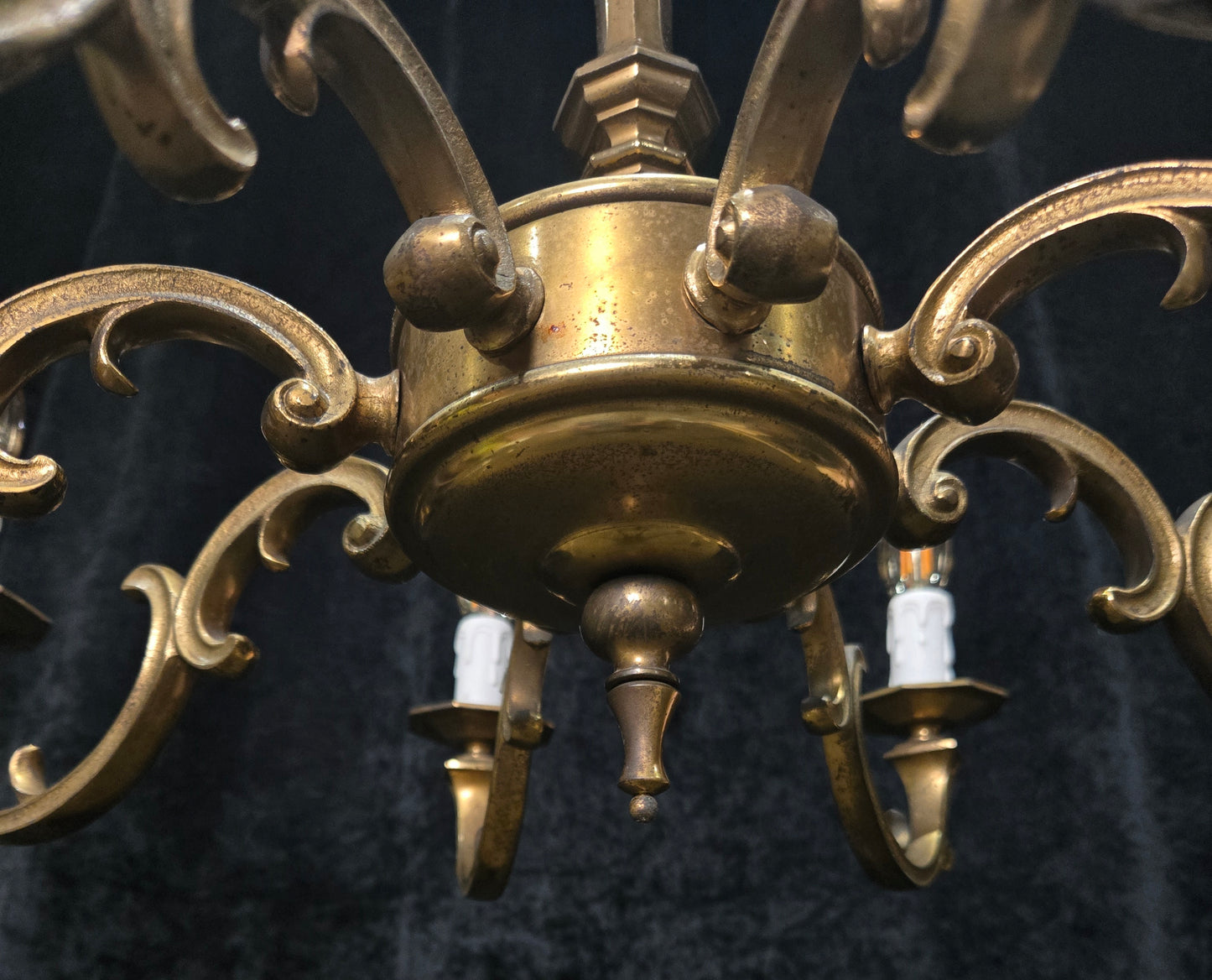 Traditional Heavy Vintage Dutch 8 Arm Brass Gothic Style Chandelier Light
