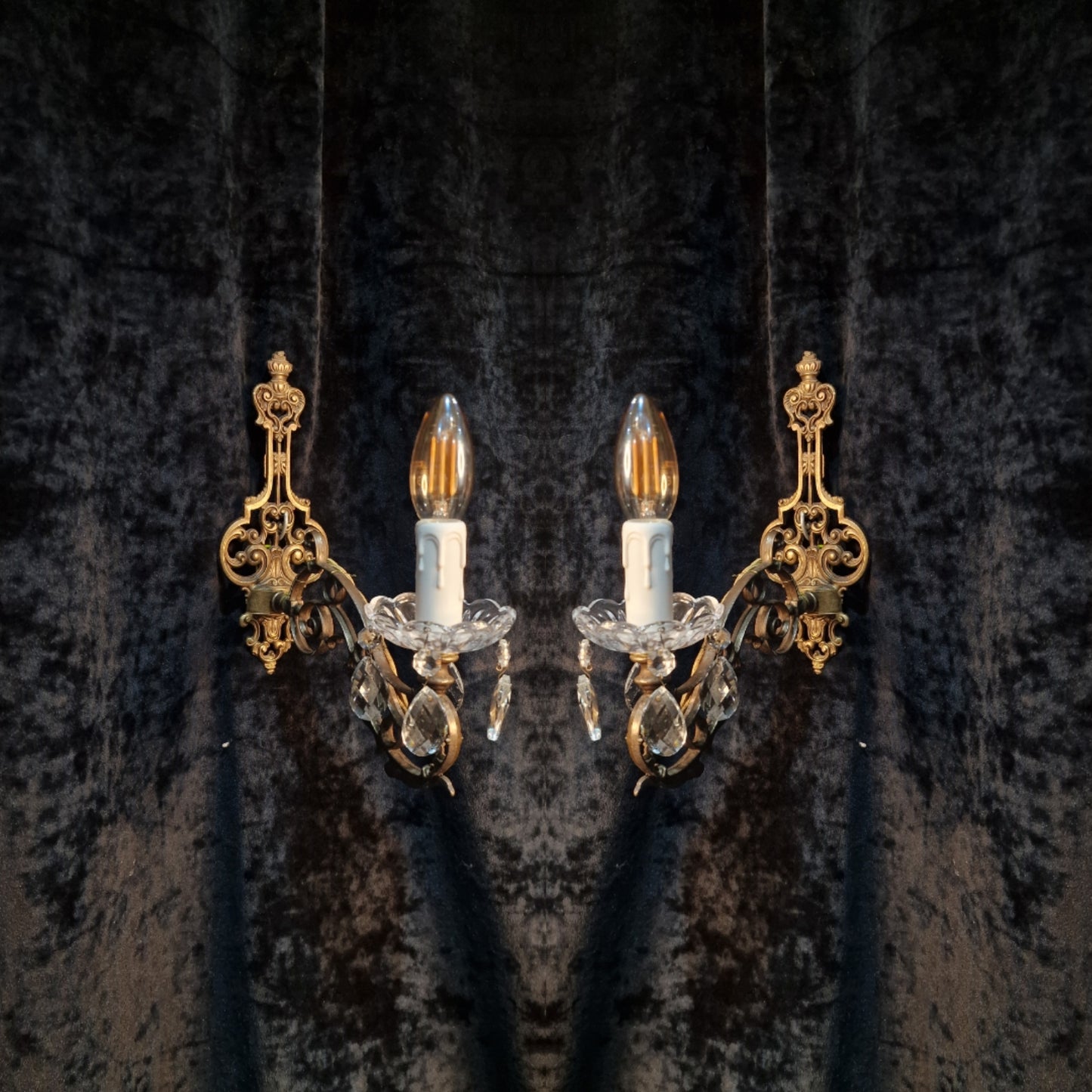 Elegant Pair Vintage Italian Brass and Glass Crystal 1 Arm Sconces Wall Lights