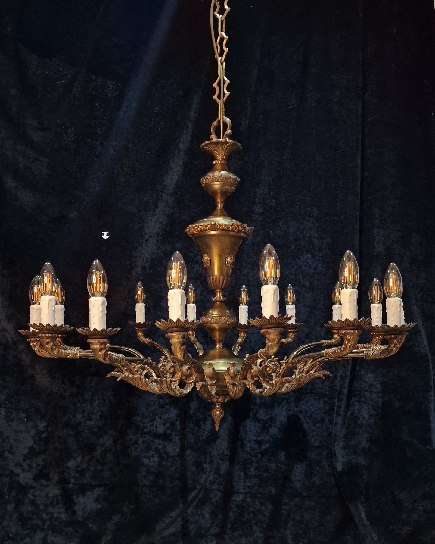 Stately Large Vintage Heavy Italian 16 Arm Brass Chandelier Ceiling Light