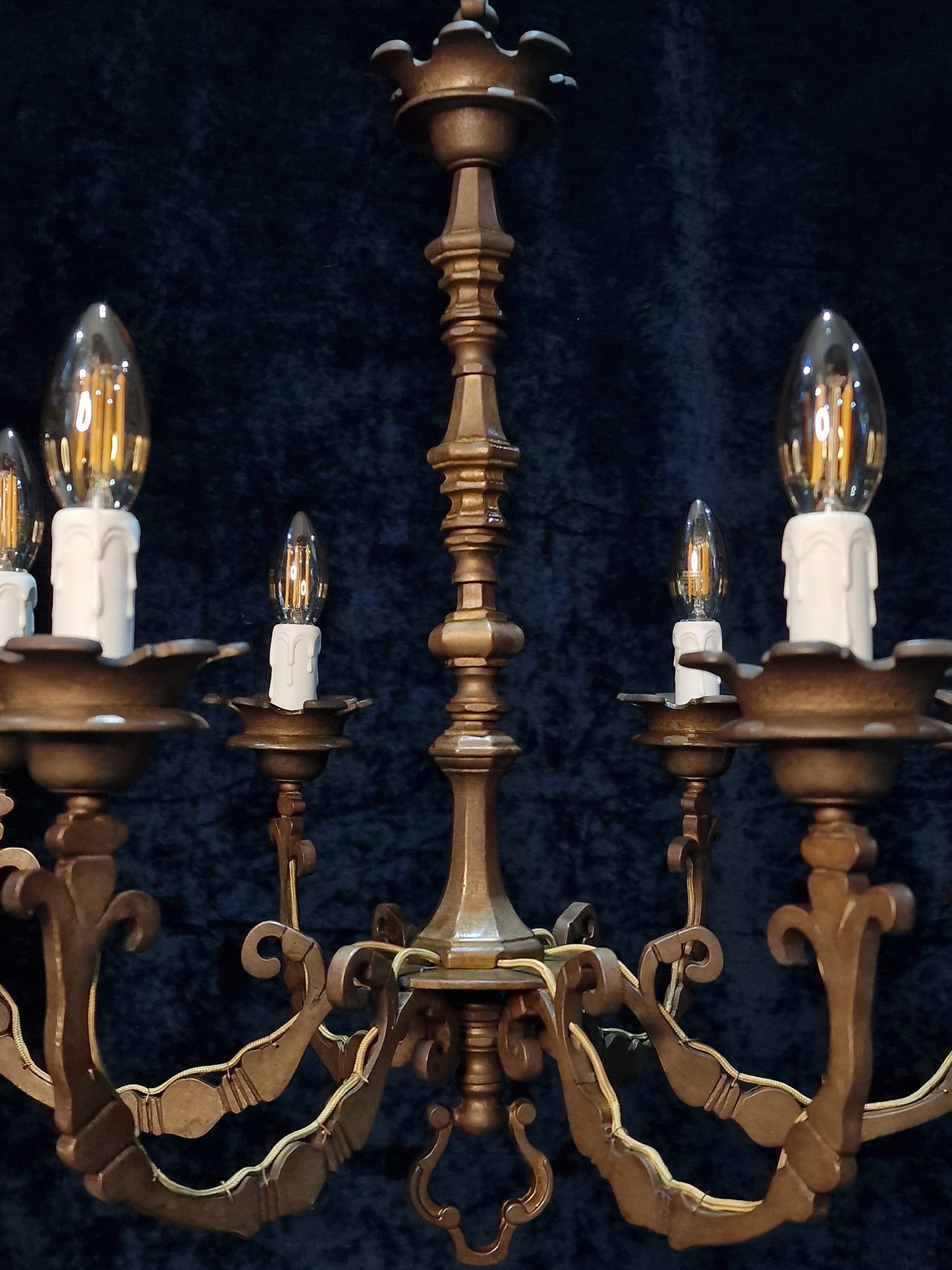 Decorative Heavy Antique Solid Brass Italian Gothic Style Chandelier Light