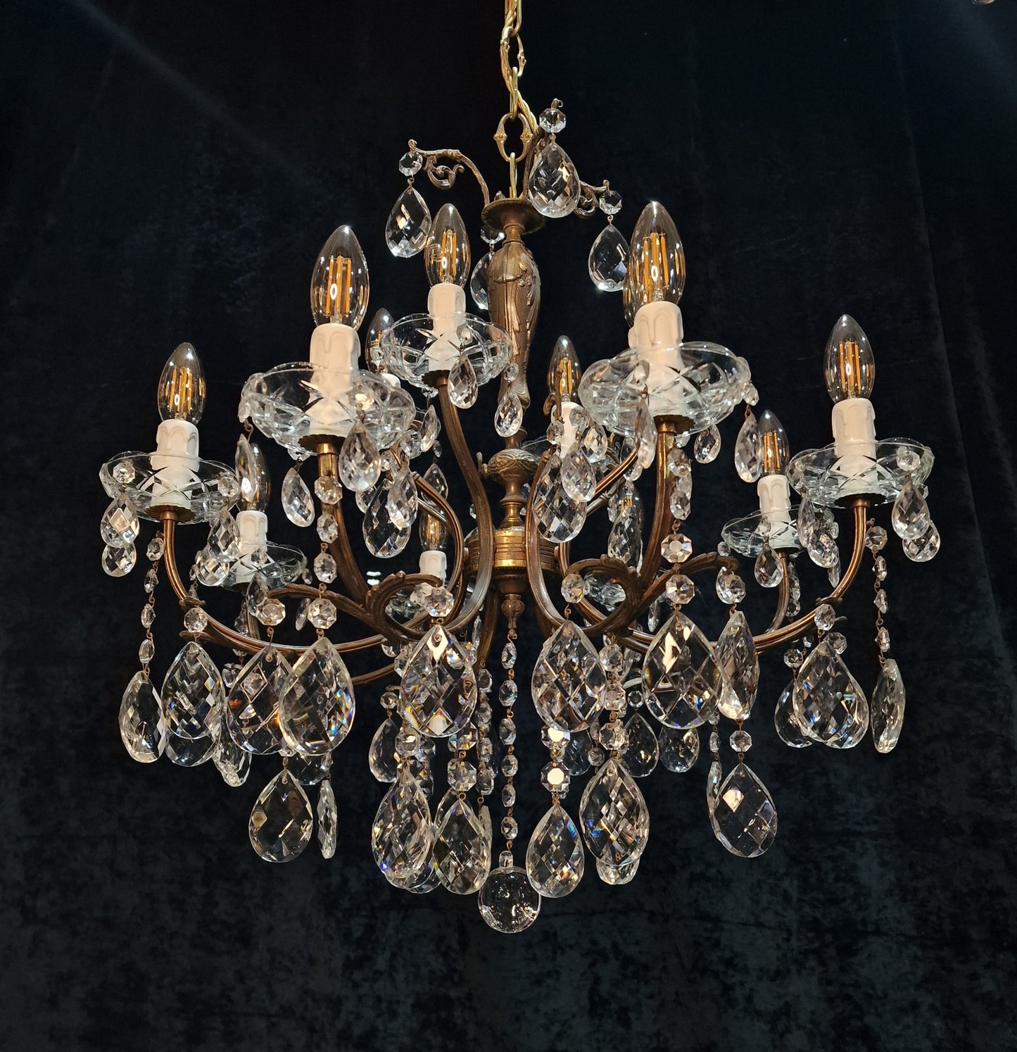 Stunning Vintage Italian 8 Arm 12 Light Crystal and Brass Leaf Chandelier Light