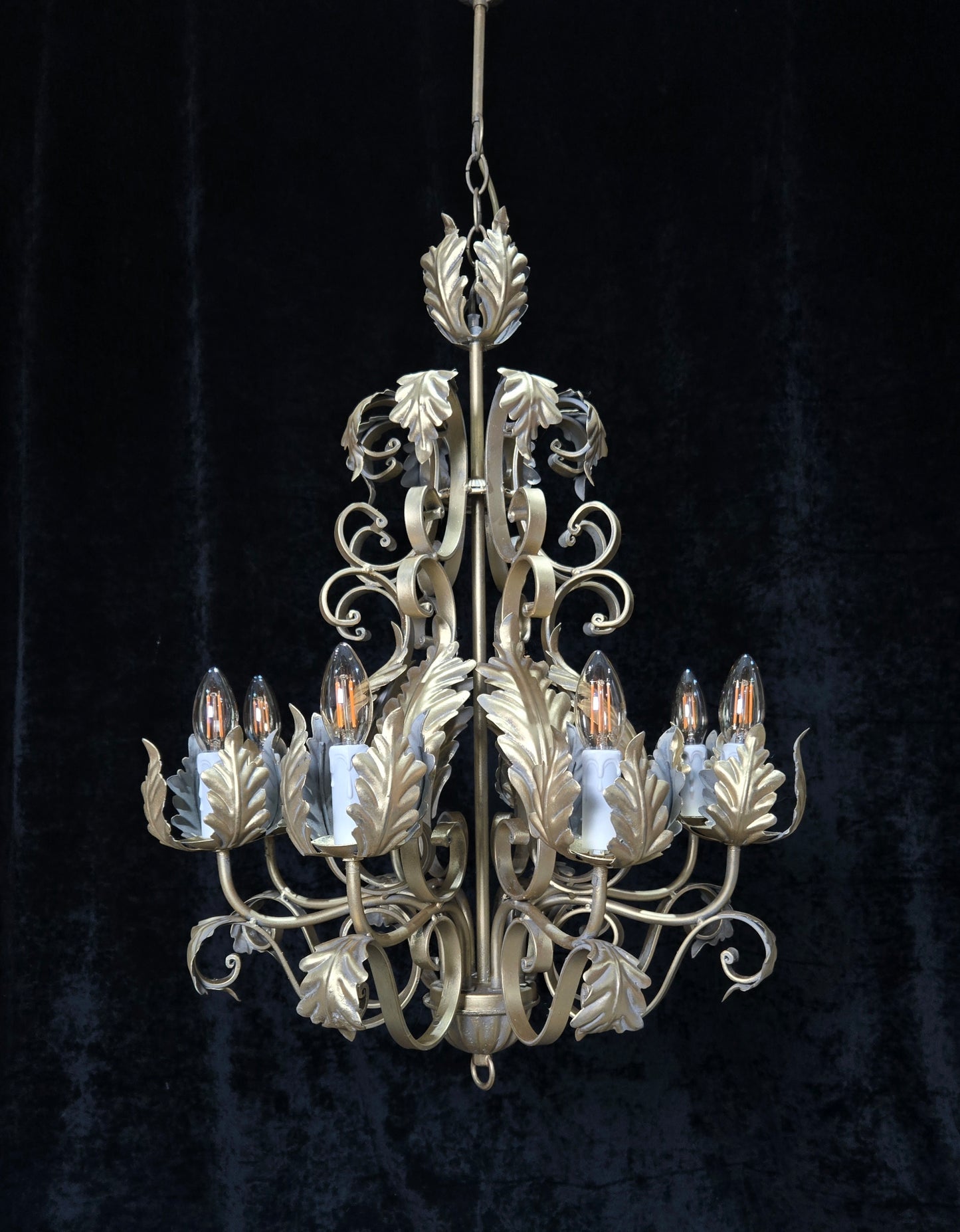 Stunning Heavy Large 8 Arm Wrought Iron Gilded Italian Chandelier Ceiling Light