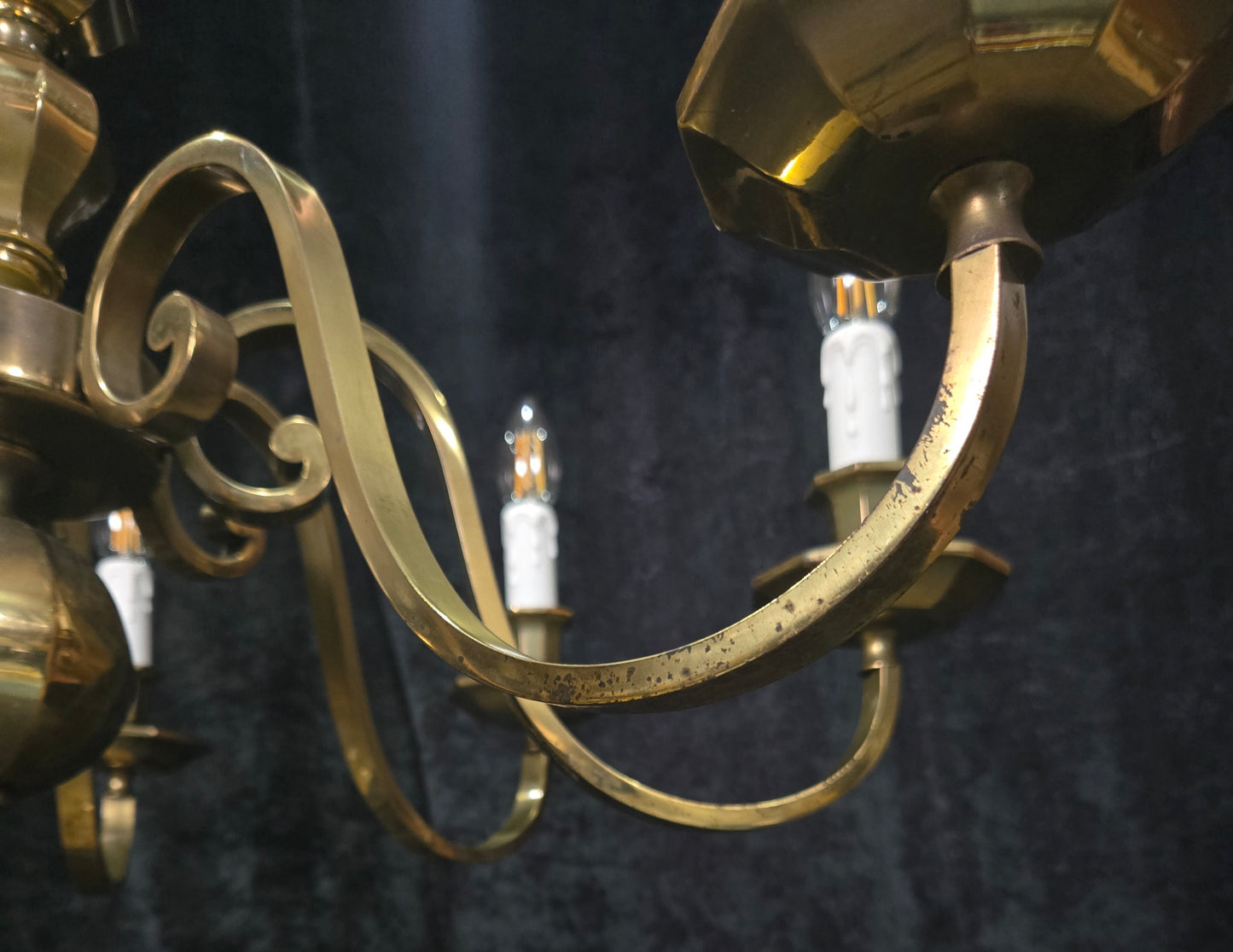 Classical Vintage Polished Brass Large 8 Arm Flemish Style Chandelier Light