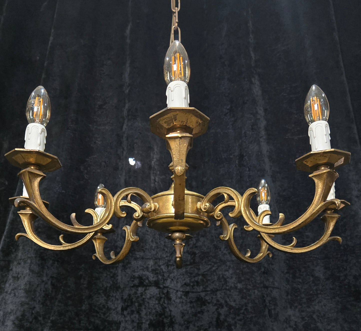 Traditional Heavy Vintage Dutch 8 Arm Brass Gothic Style Chandelier Light