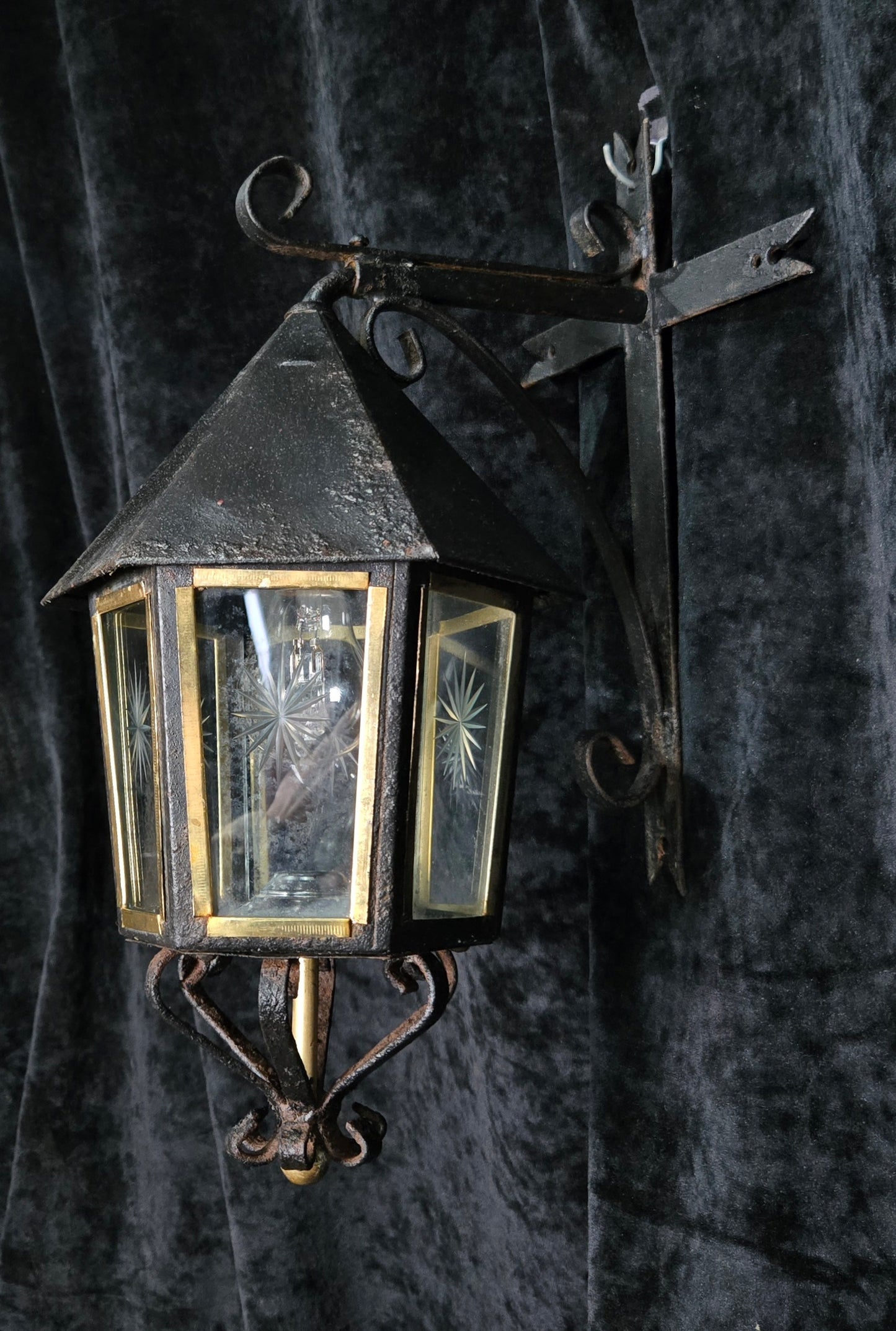 Traditional Antique Wrought Iron Starburst Cut Glass Outdoor Wall Lantern Light