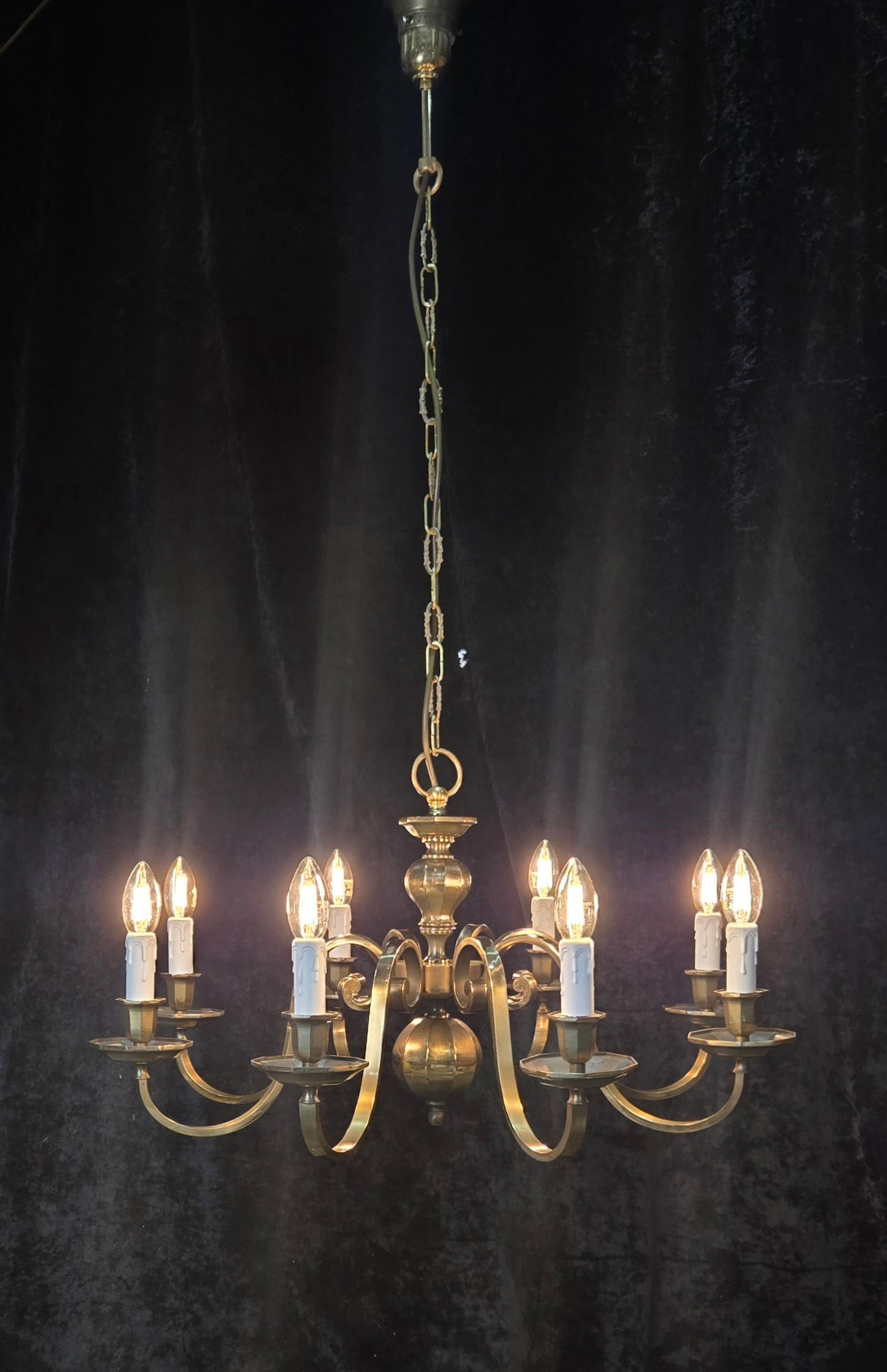Classical Vintage Polished Brass Large 8 Arm Flemish Style Chandelier Light
