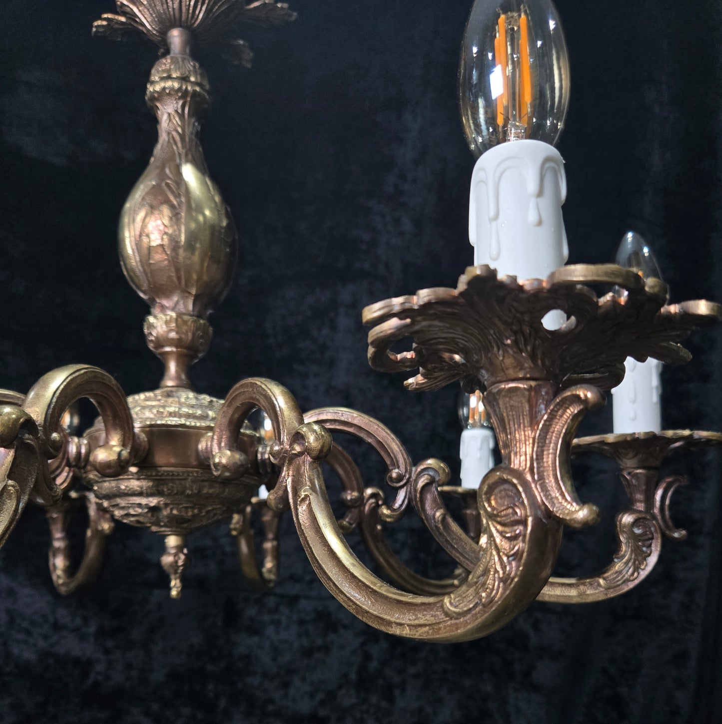 Beautiful Large Heavy Vintage Solid Brass 8 Arm Italian Chandelier Ceiling Light