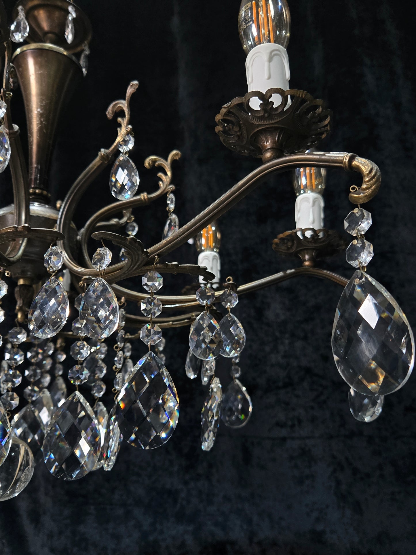 Gorgeous Vintage Italian 8 Arm Crystal Brass Leaf Chandelier Ceiling Light