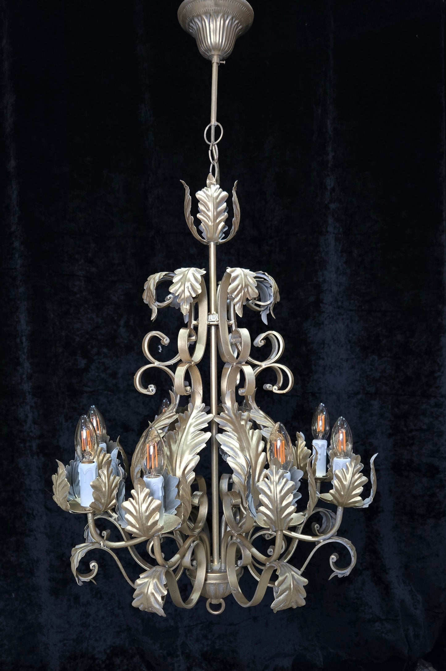 Stunning Heavy Large 8 Arm Wrought Iron Gilded Italian Chandelier Ceiling Light