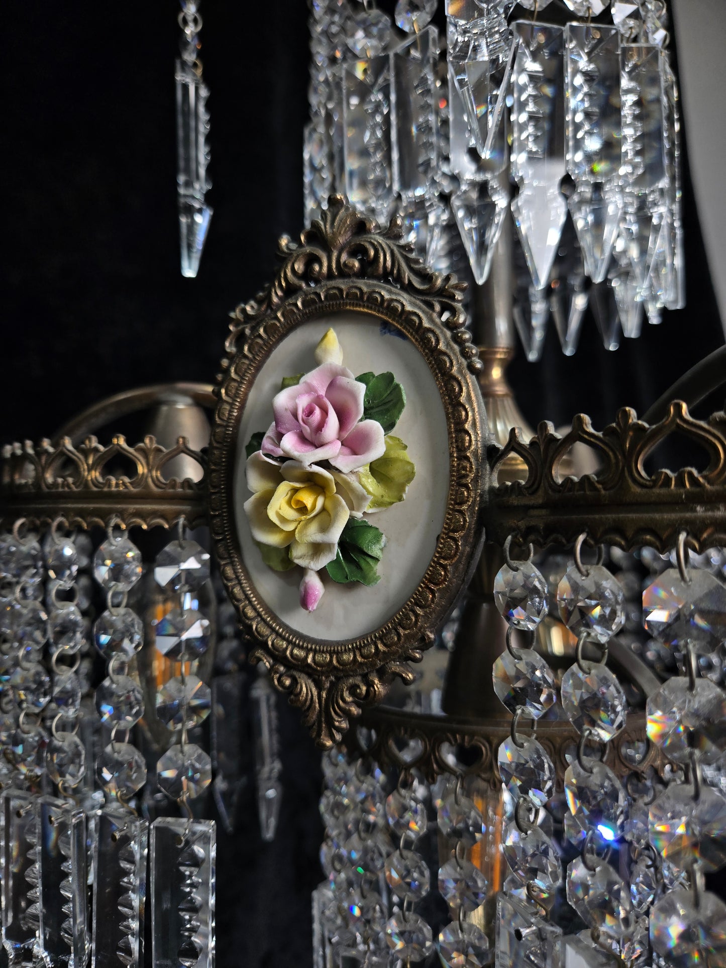 Beautiful Vintage Italian Capodimonte Flower Brass Crystal 4 Light Chandelier