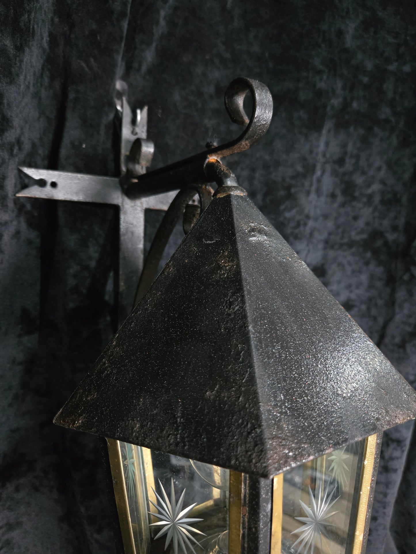 Traditional Antique Wrought Iron Starburst Cut Glass Outdoor Wall Lantern Light