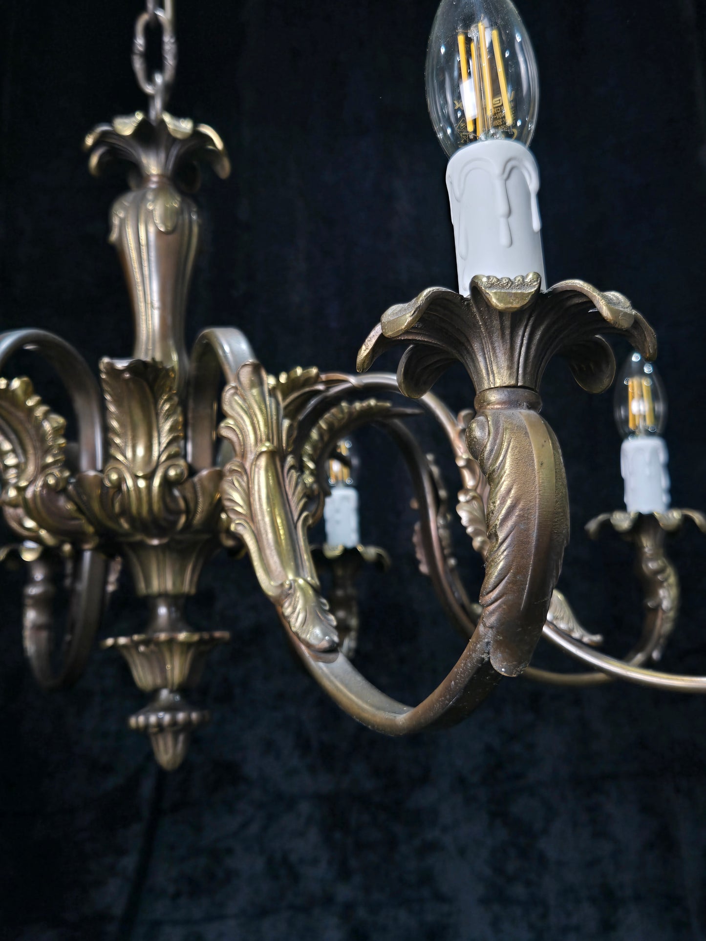 Traditional Large Vintage Italian 8 Arm Brass Chandelier Ceiling Light