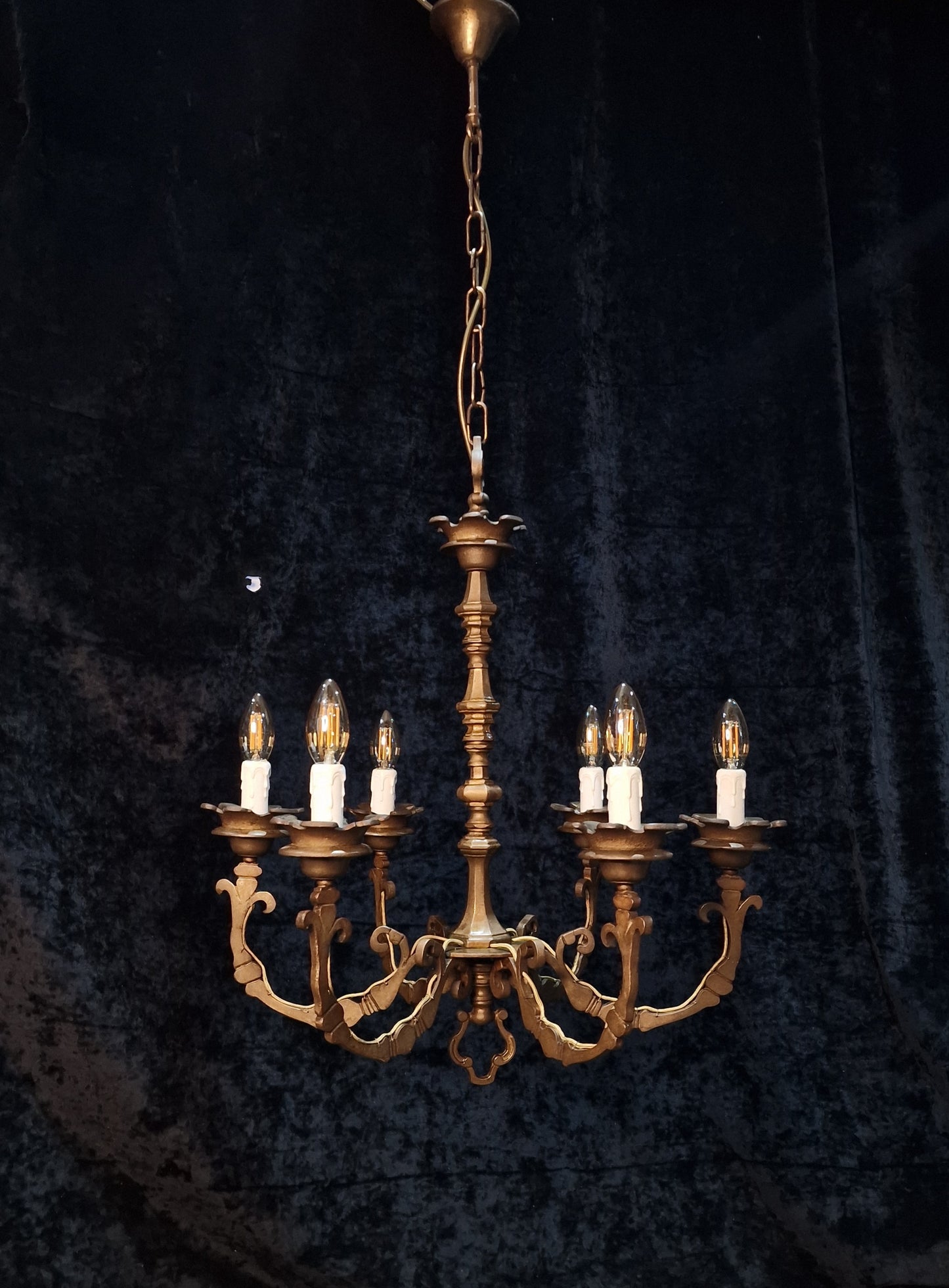 Decorative Heavy Antique Solid Brass Italian Gothic Style Chandelier Light