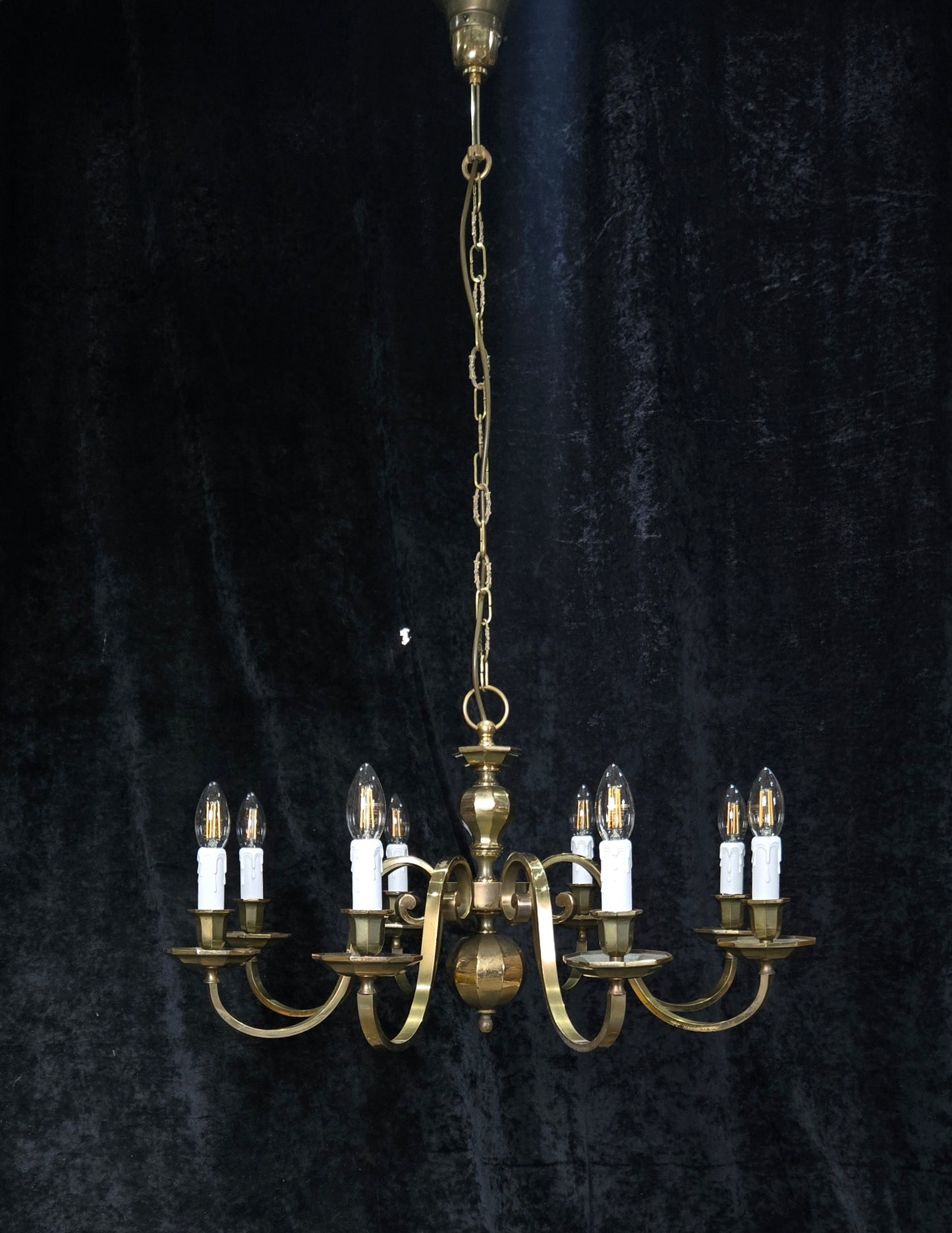 Classical Vintage Polished Brass Large 8 Arm Flemish Style Chandelier Light