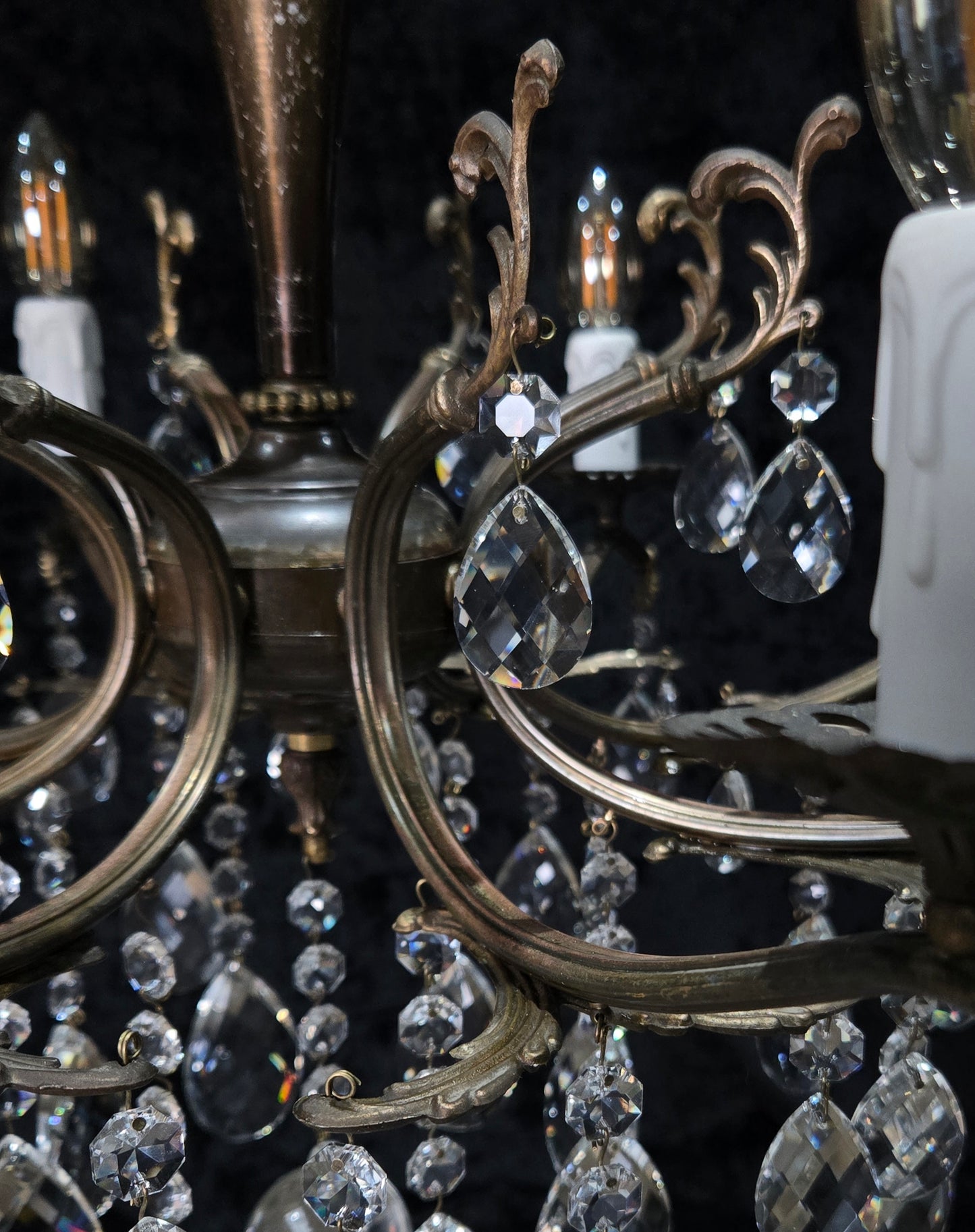 Gorgeous Vintage Italian 8 Arm Crystal Brass Leaf Chandelier Ceiling Light