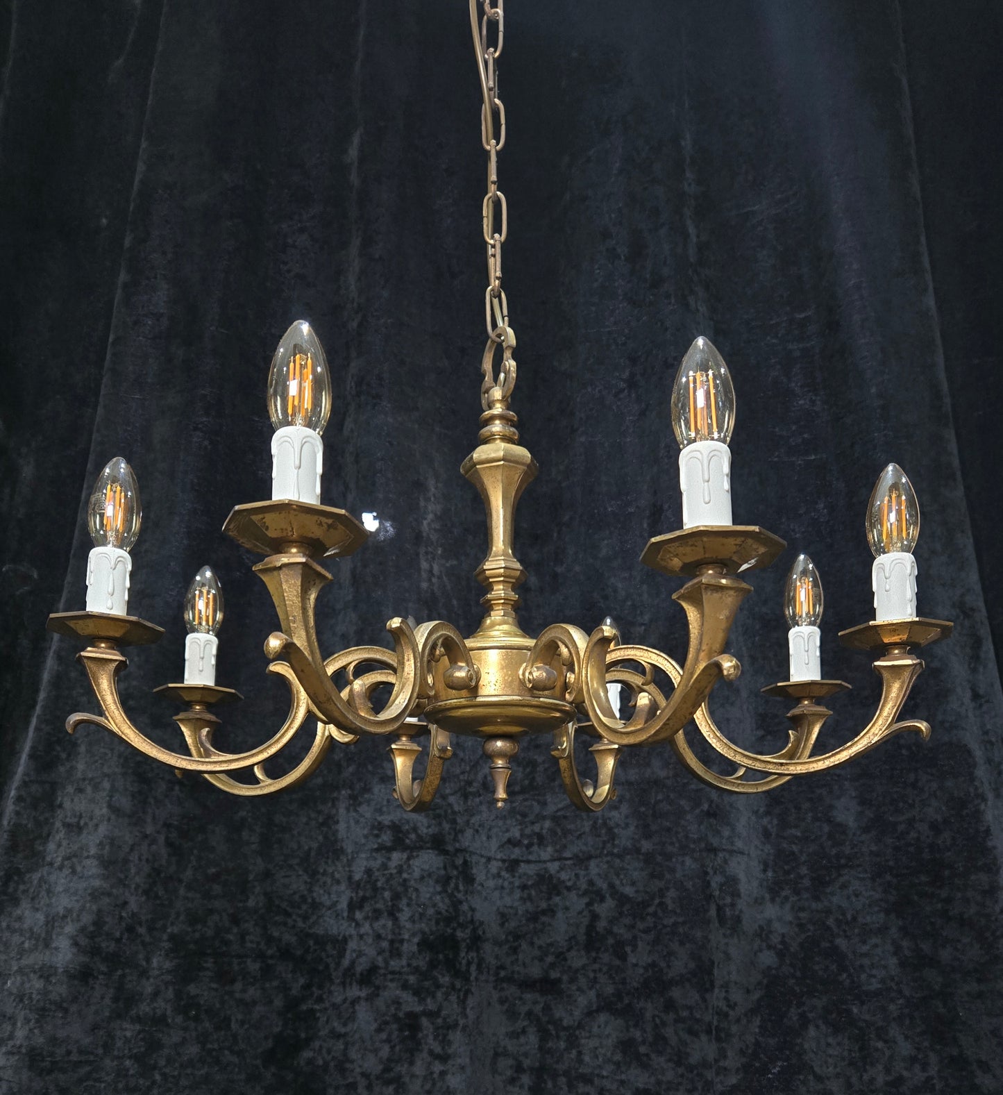 Traditional Heavy Vintage Dutch 8 Arm Brass Gothic Style Chandelier Light