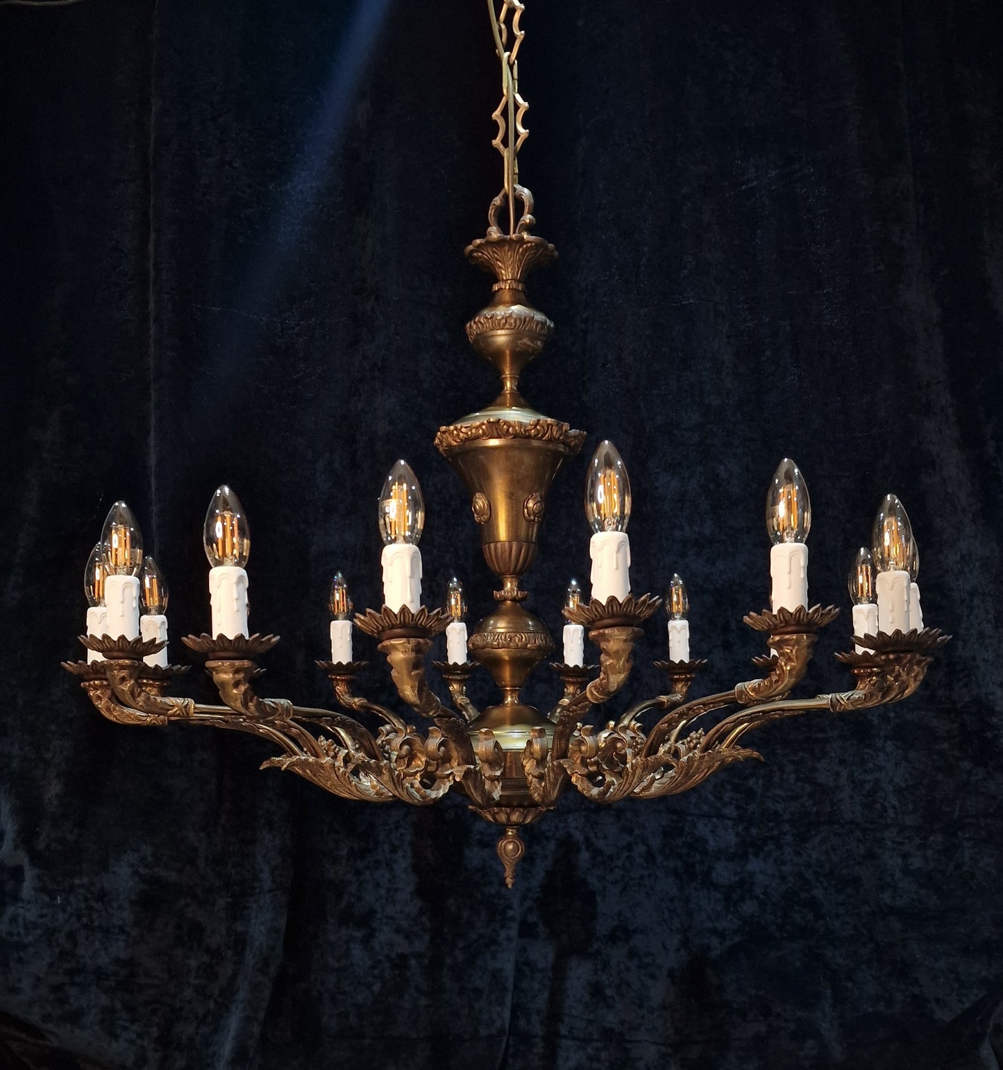 Stately Large Vintage Heavy Italian 16 Arm Brass Chandelier Ceiling Light