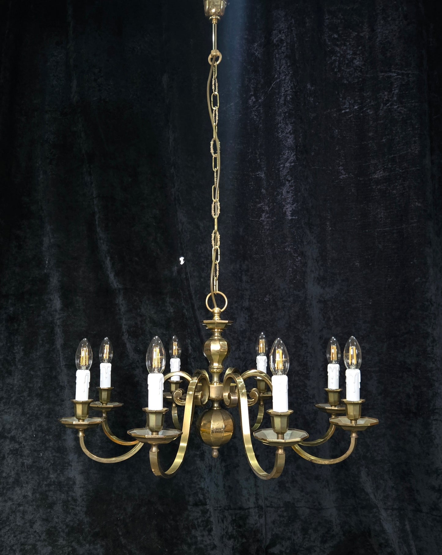 Classical Vintage Polished Brass Large 8 Arm Flemish Style Chandelier Light